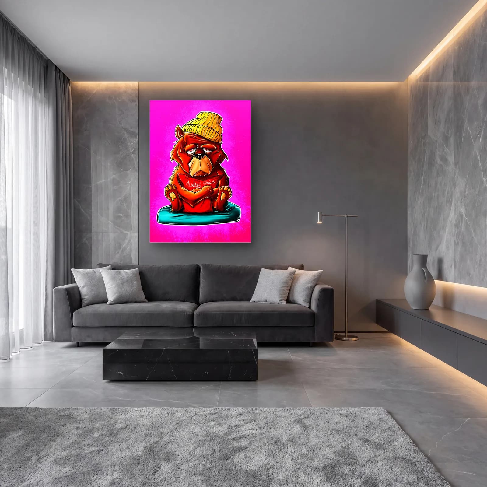 Bereli Yorgun Ayı cam tablo — lüks salon duvarında