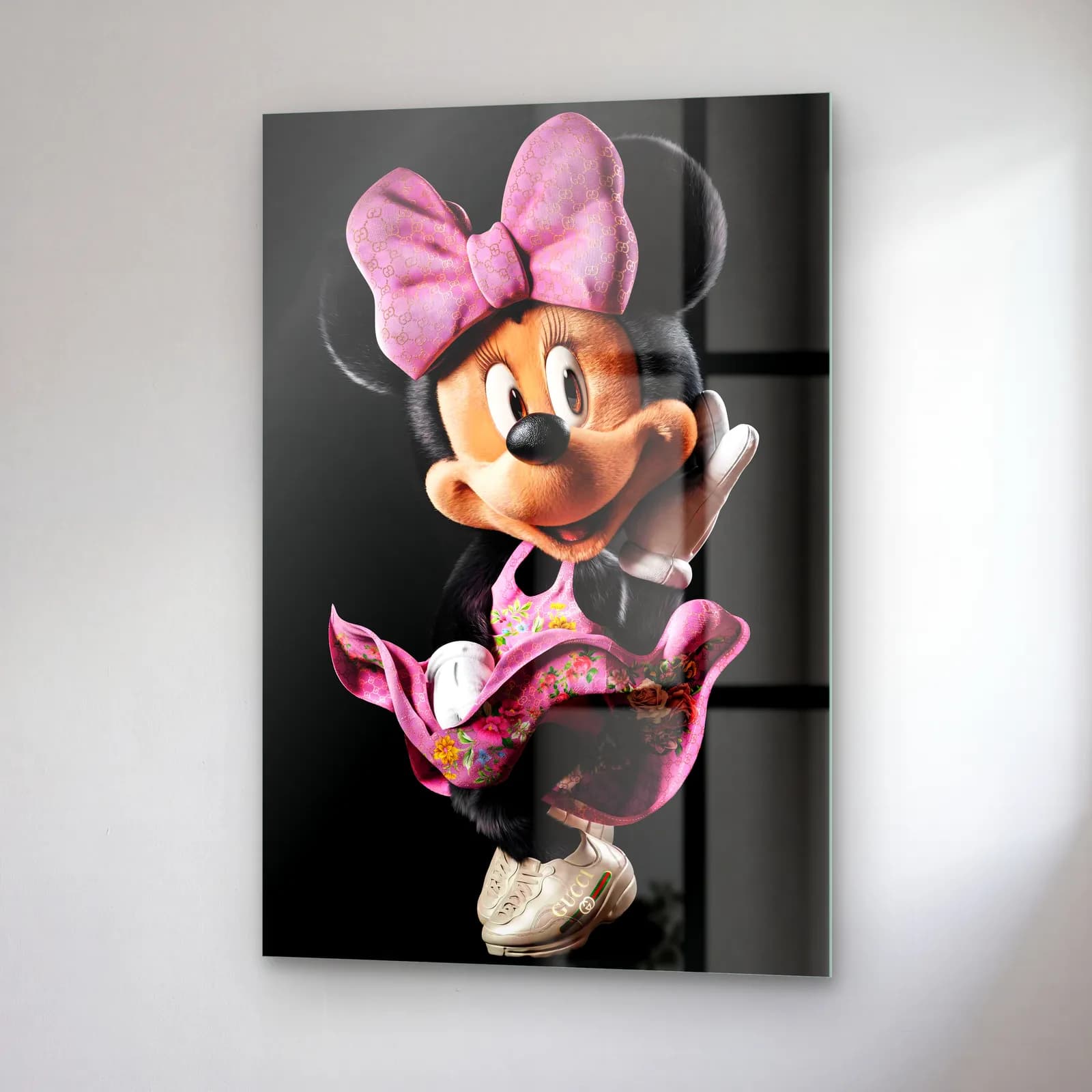 Pembe Fiyonklu 3D Minnie Mouse cam tablo — sağ açıdan görünüm