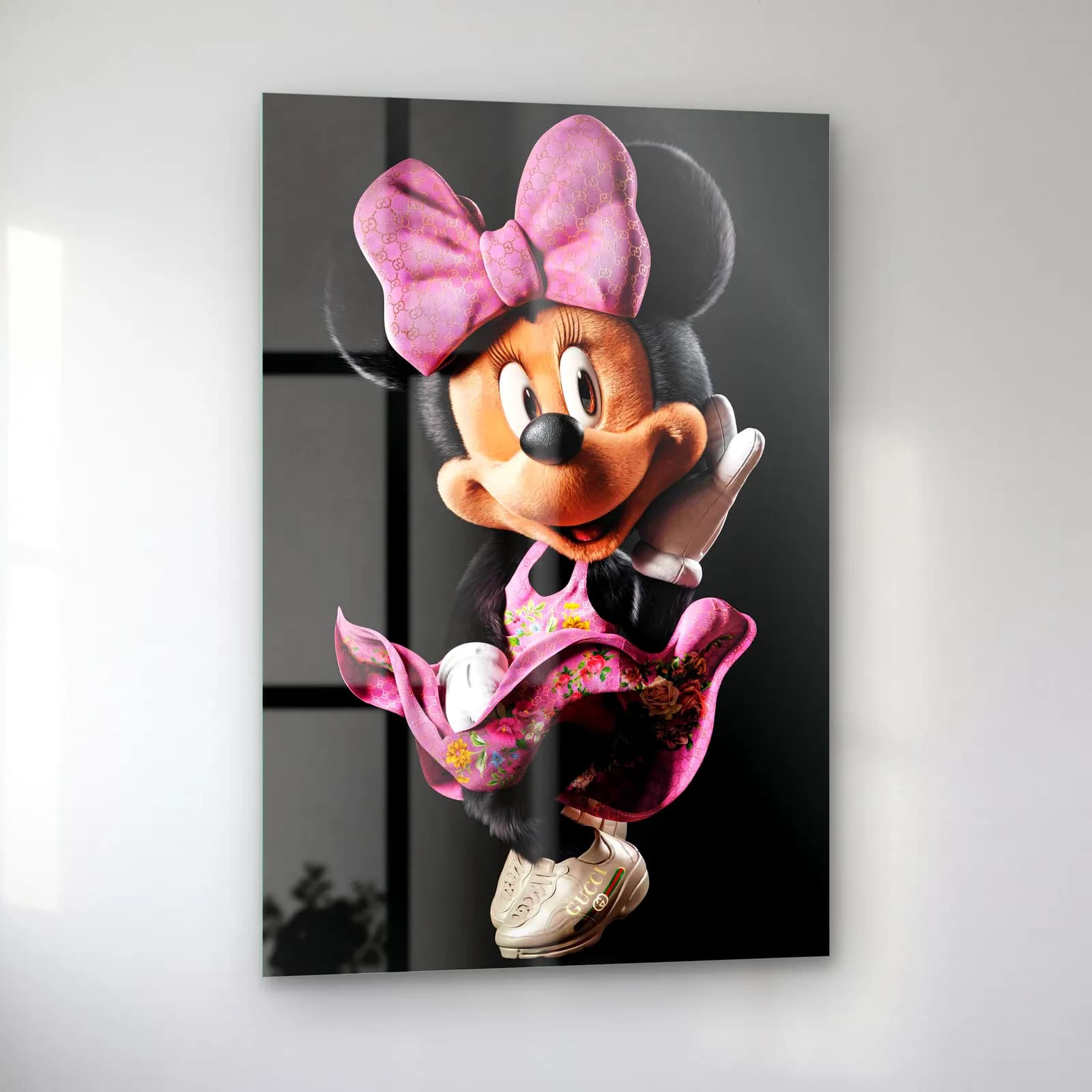 Pembe Fiyonklu 3D Minnie Mouse cam tablo — sol açıdan görünüm