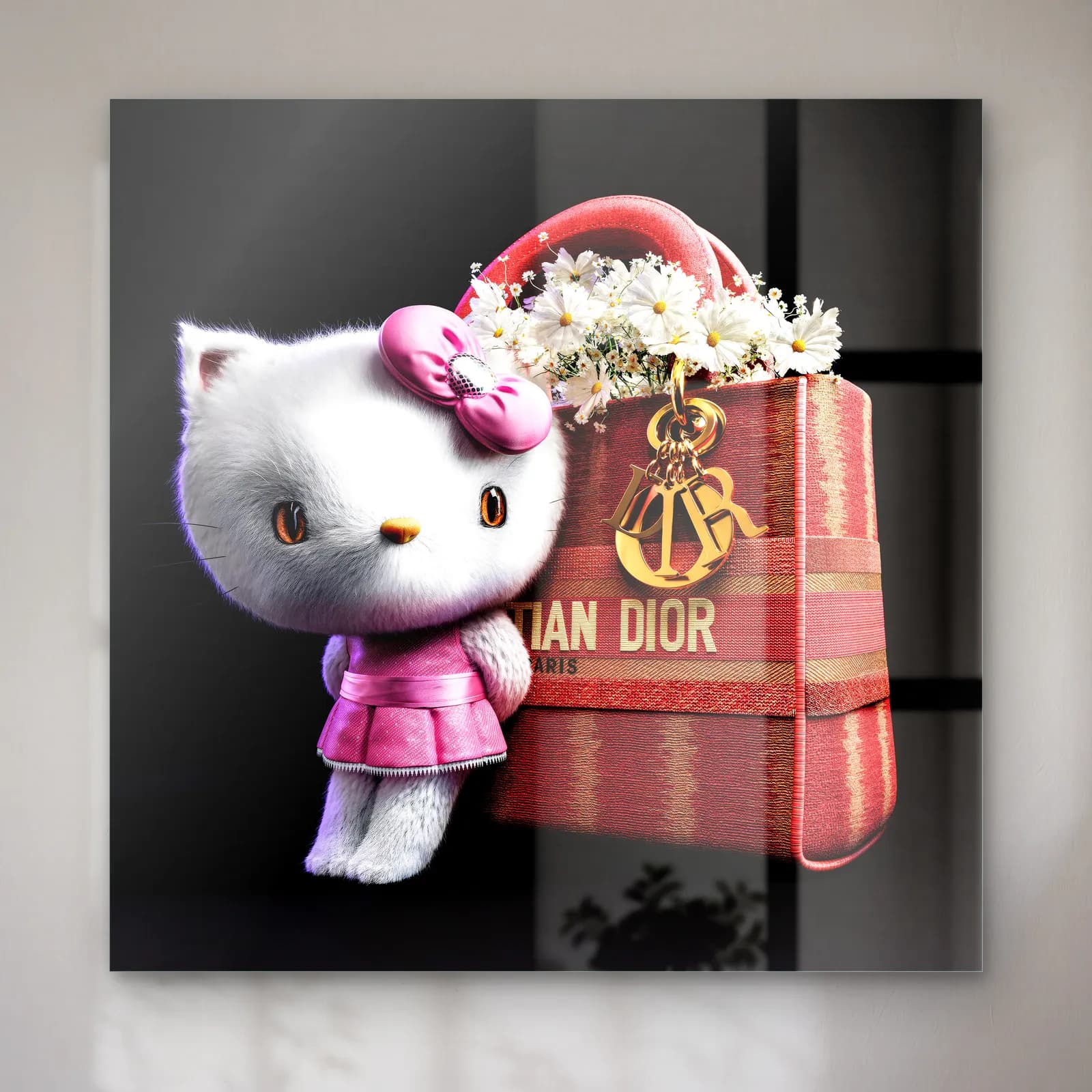 Dior Çantalı Hello Kitty Kare cam tablo — Papatyalı Dior desenli kırmızı çantaya yaslanan pembe elbiseli Hello Kitty