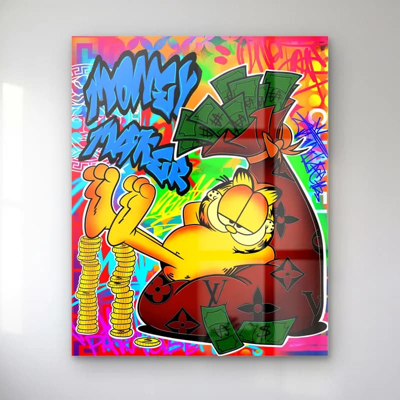 Money Maker Garfield cam tablo — Money Maker grafitisi önünde para kesesine yaslanan Garfield