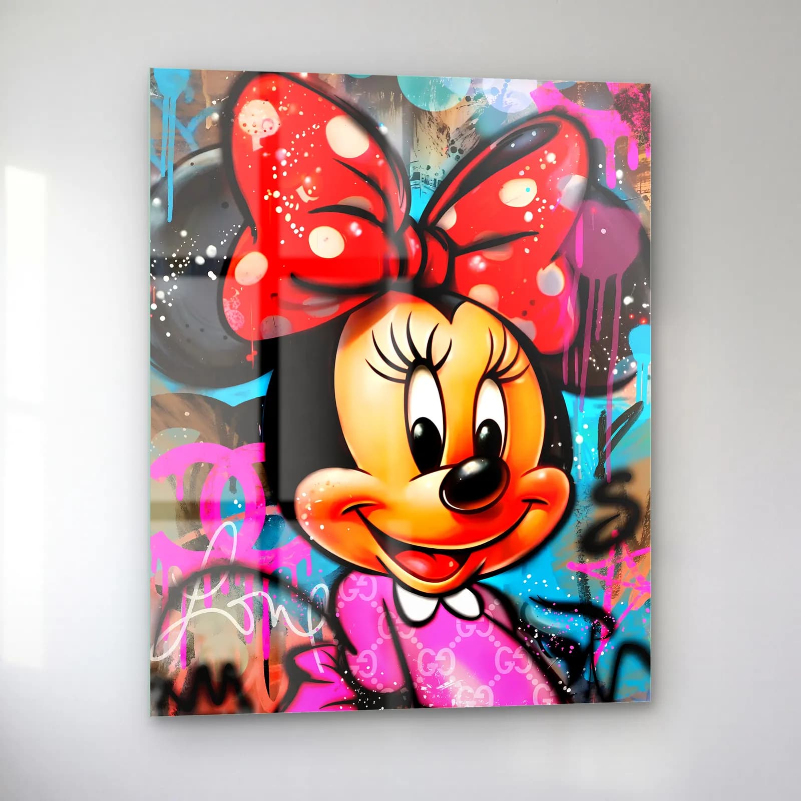 Grafiti Minnie Mouse Portresi cam tablo — sol açıdan görünüm