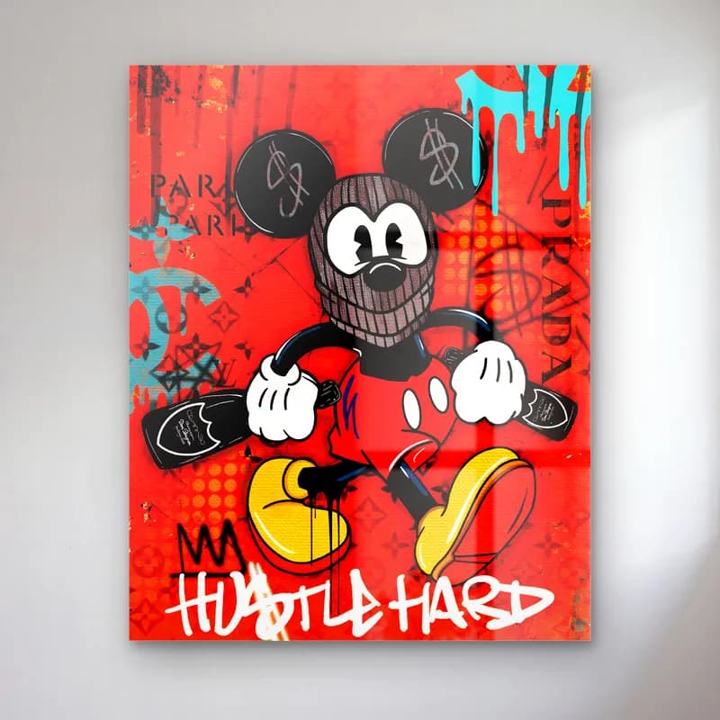 Hustle Hard Maskeli Mickey cam tablo — Kırmızı grafiti zeminde kar maskeli Mickey Mouse ve Hustle Hard yazısı