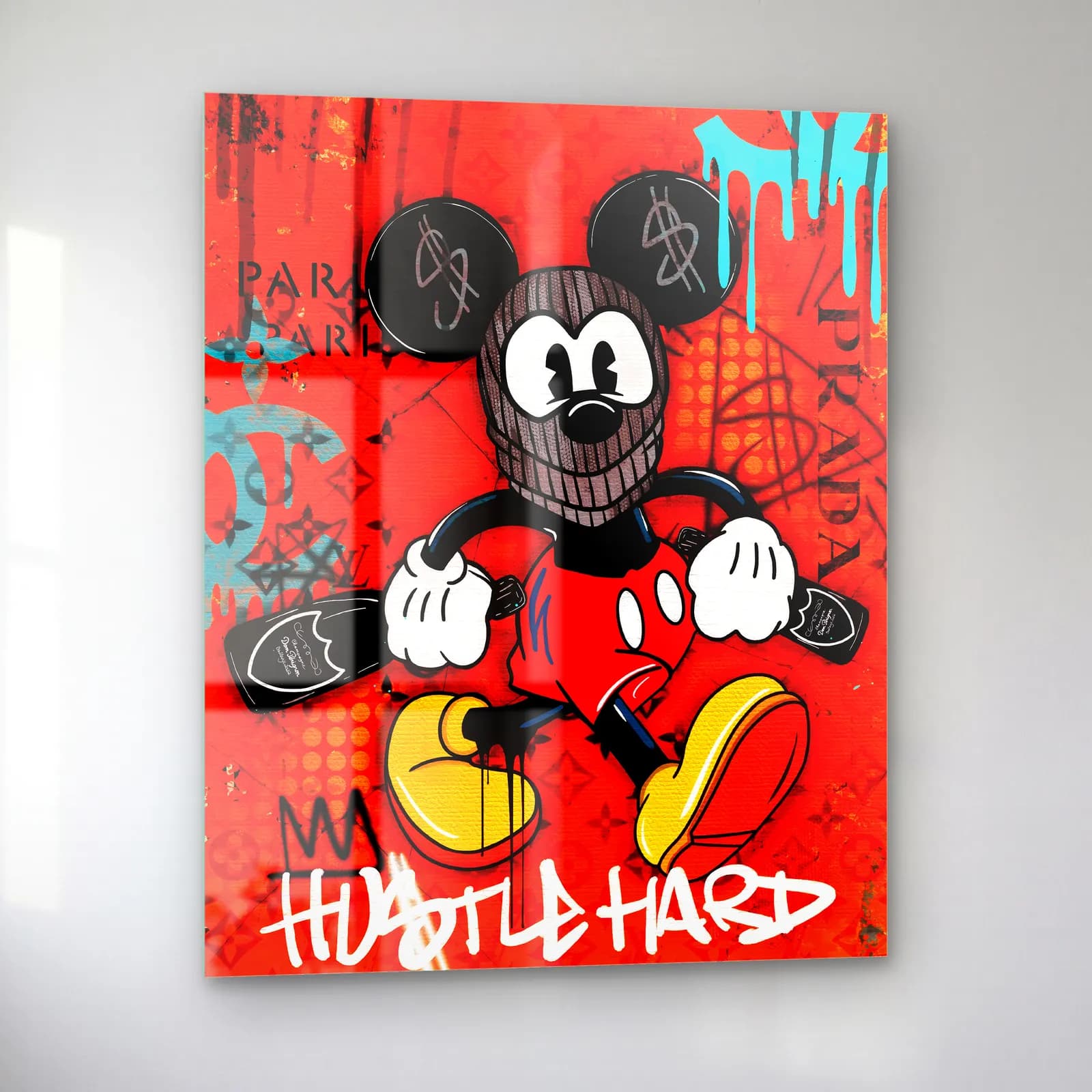 Hustle Hard Maskeli Mickey cam tablo — sol açıdan görünüm