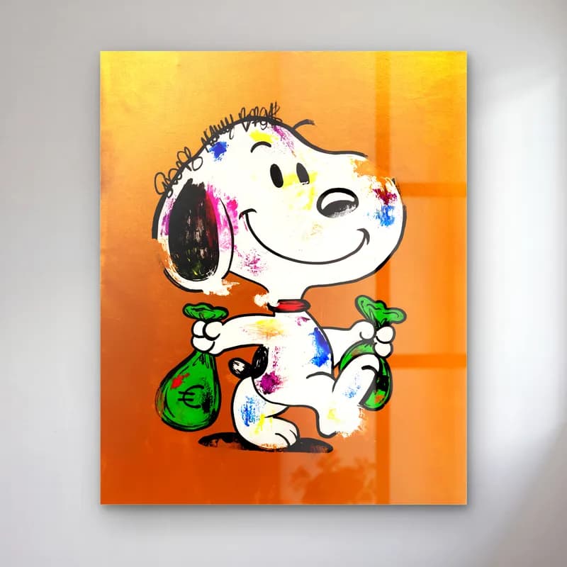 Para Keseli Snoopy cam tablo — Turuncu zeminde iki yeşil dolar kesesi tutan boya lekeli Snoopy