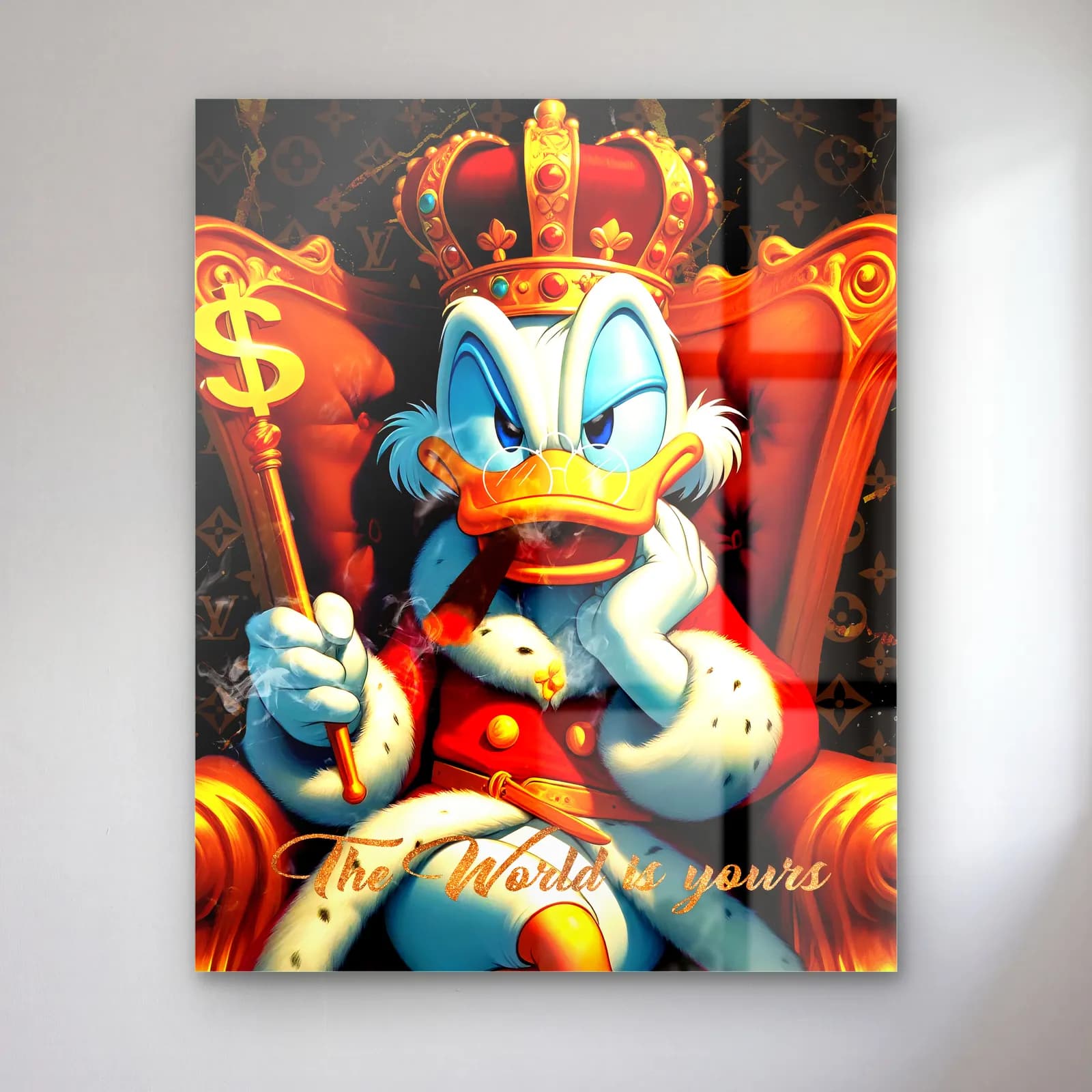 The World Is Yours Kral Scrooge cam tablo — Kırmızı tahtta taçlı ve dolar asalı Scrooge, The World Is Yours yazısı