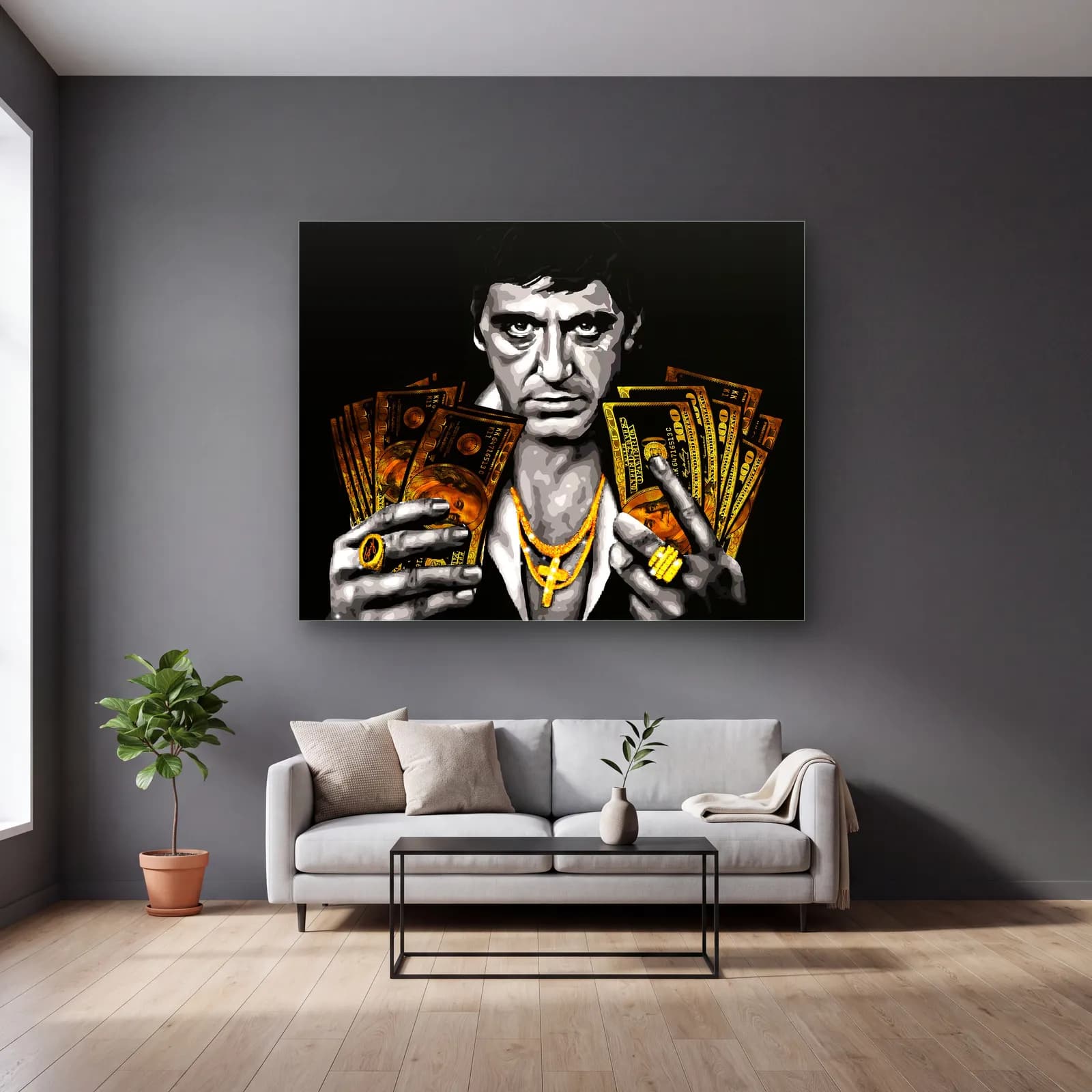 Altın Dolarlı Tony Montana cam tablo — gri duvarlı salonda
