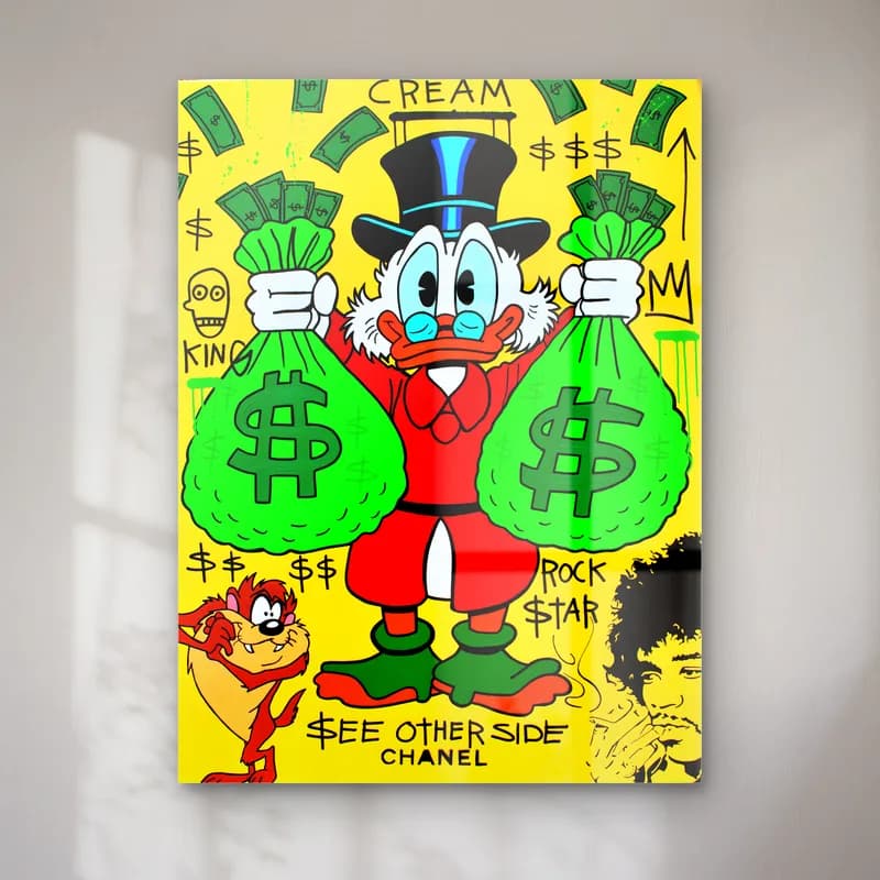 Dolar Keseli Rock Star Scrooge cam tablo — Sarı grafiti zeminde iki yeşil dolar kesesi kaldıran Scrooge McDuck