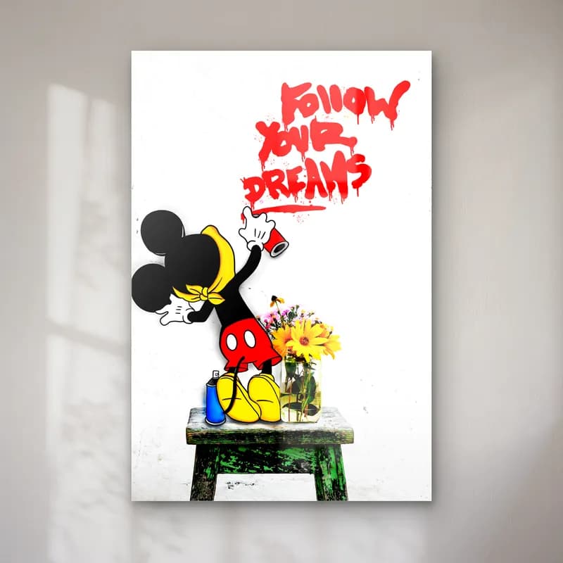 Follow Your Dreams Mickey cam tablo — Tabure üstünde çiçeklerin yanında kırmızı Follow Your Dreams yazan Mickey Mouse