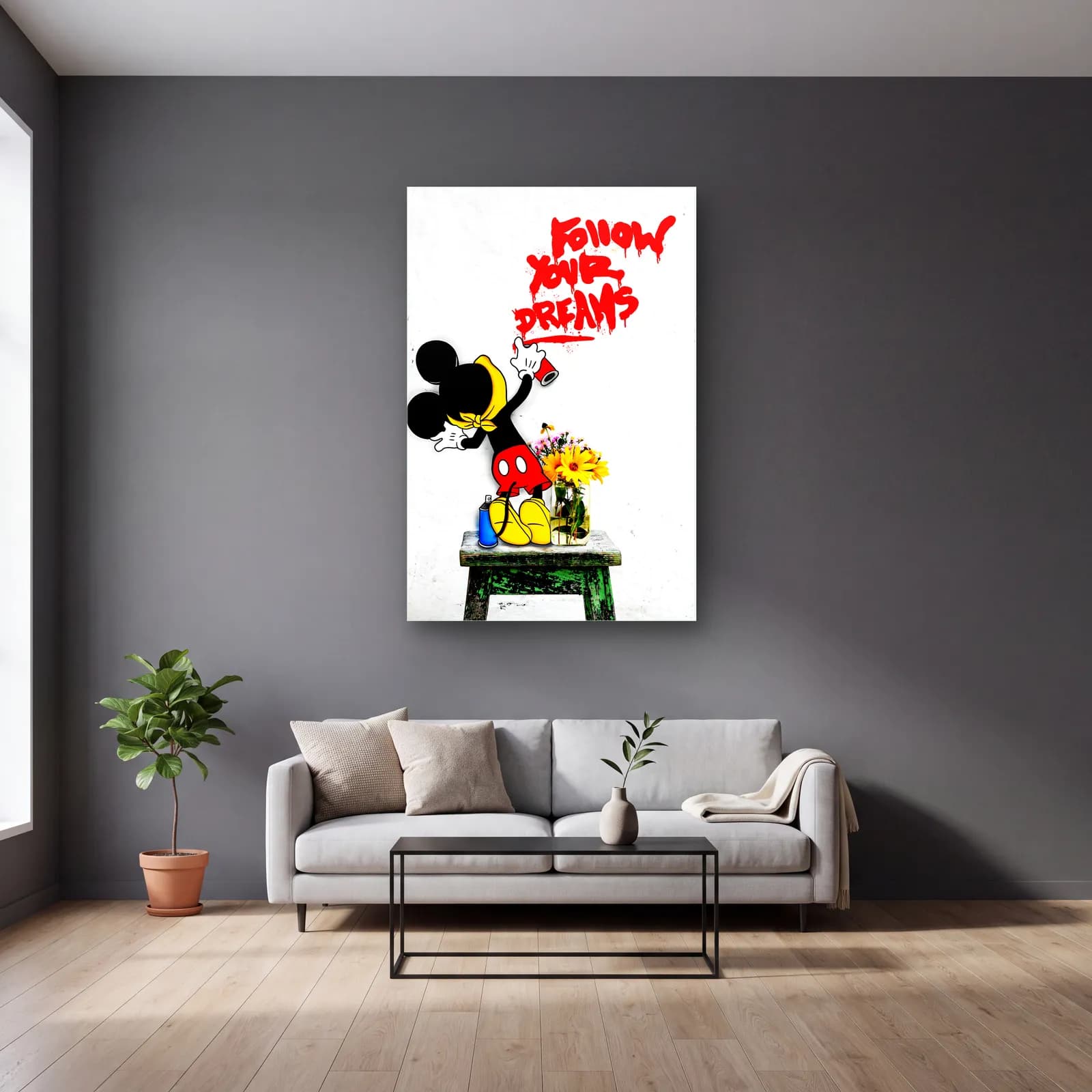 Follow Your Dreams Mickey cam tablo — gri duvarlı salonda