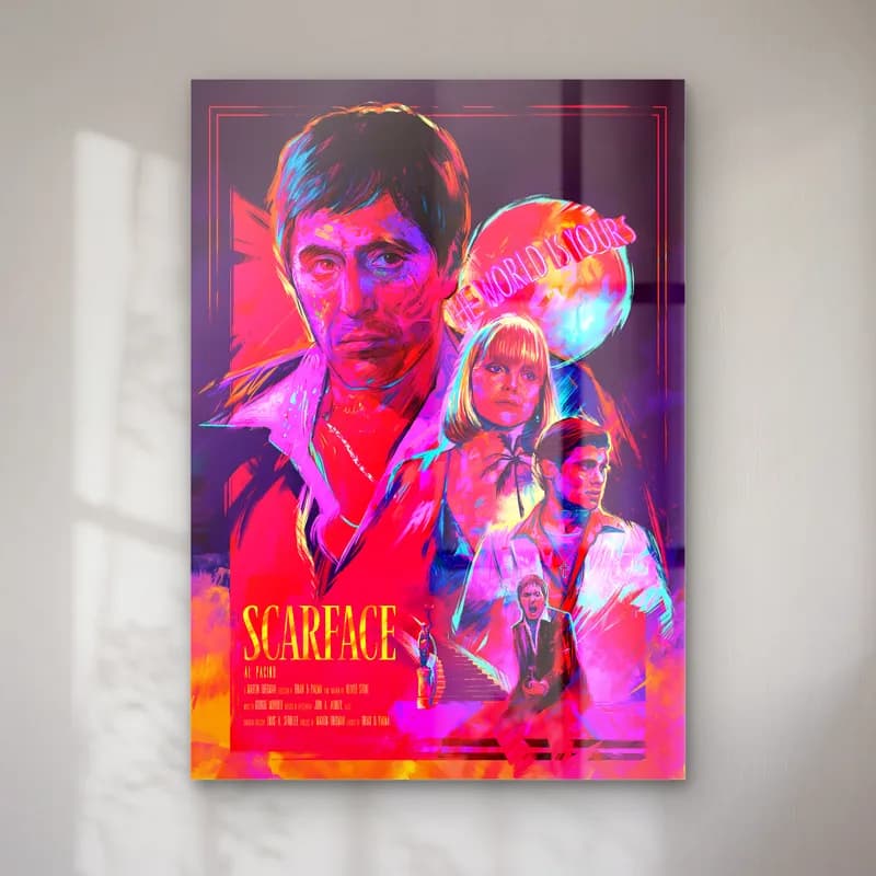 Scarface Tony Montana Afiş cam tablo — Pembe ve kırmızı tonlarda Tony Montana portreli Scarface film afişi