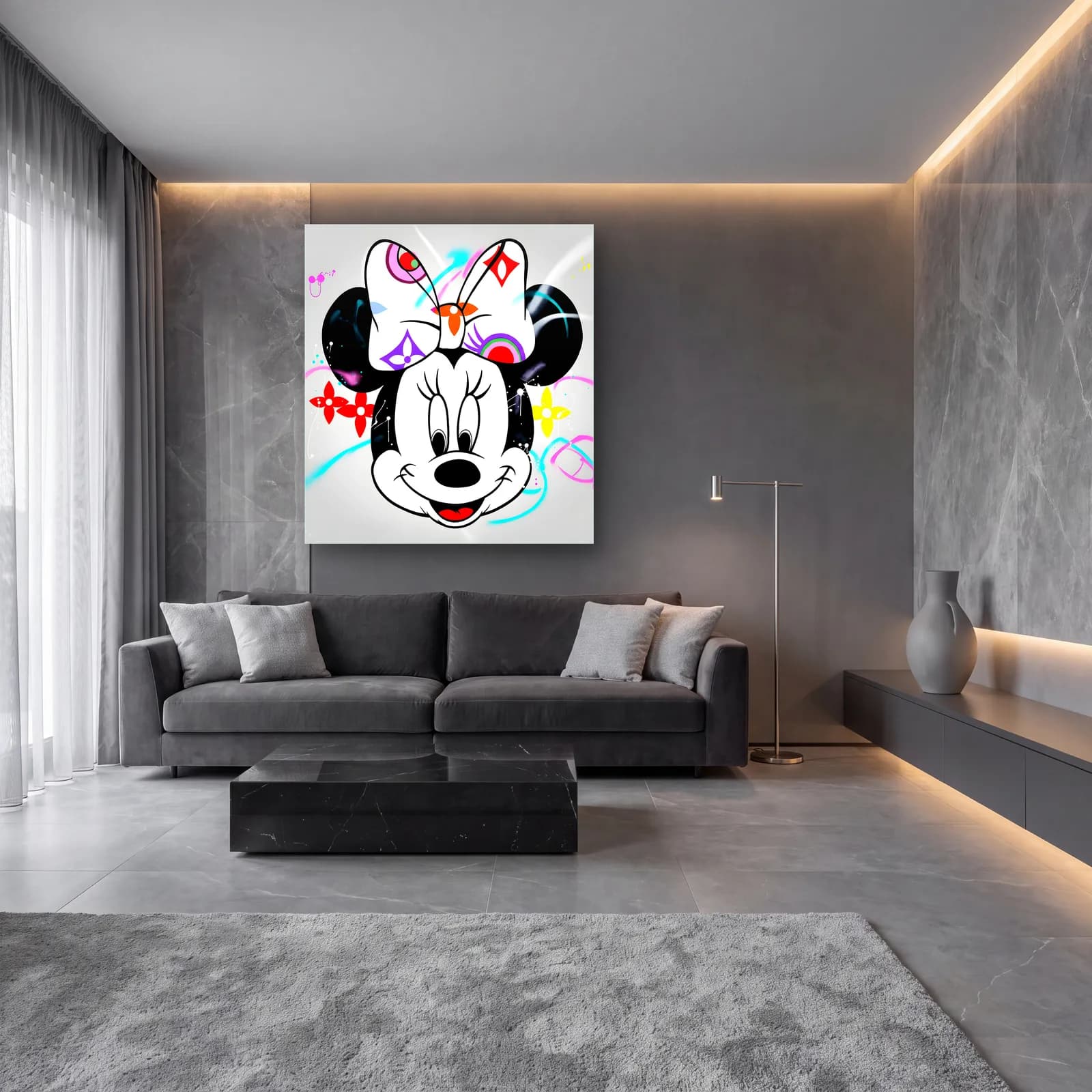 Louis Vuitton Desenli Minnie cam tablo — lüks salon duvarında