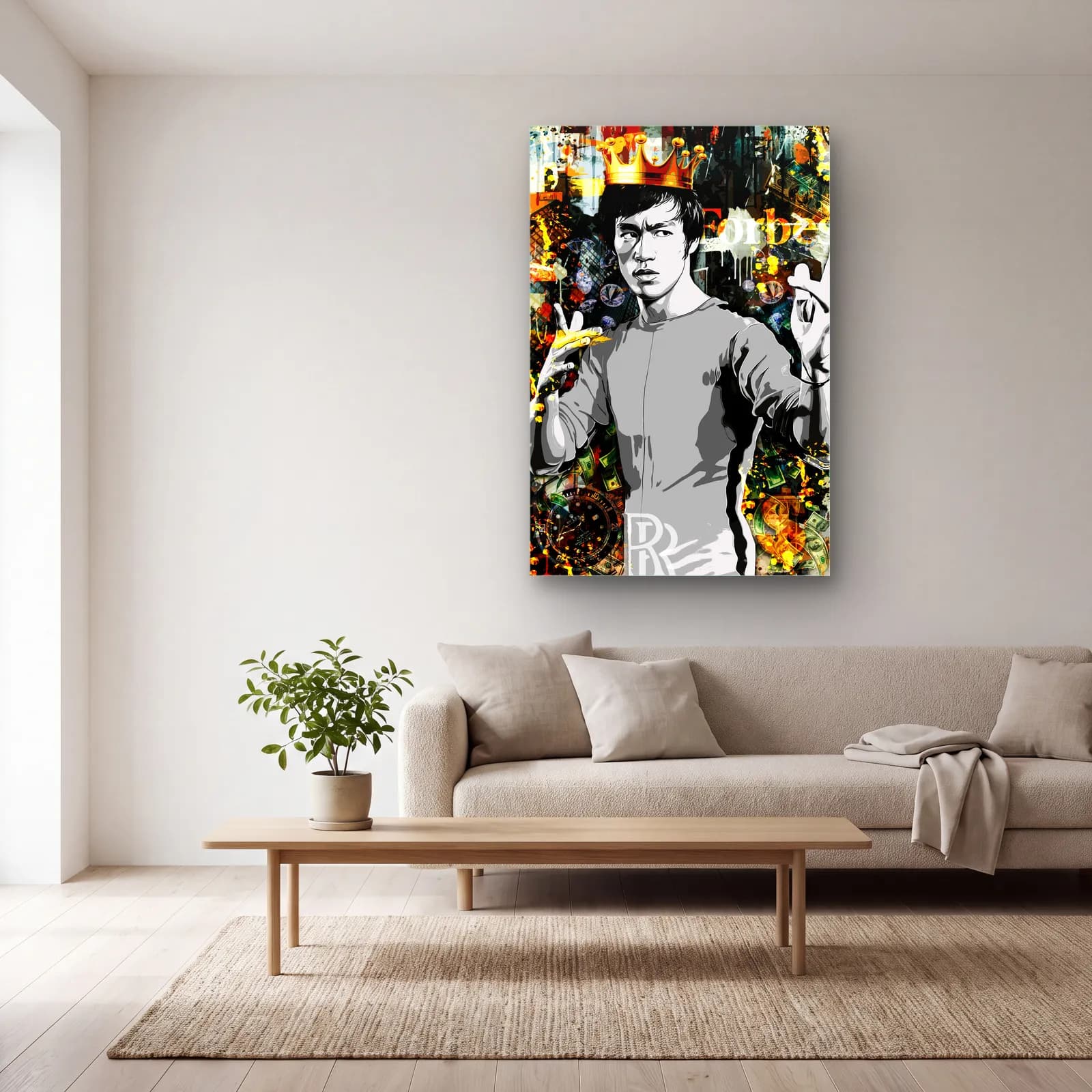 Taçlı Bruce Lee Kolaj cam tablo — açık renk salonda