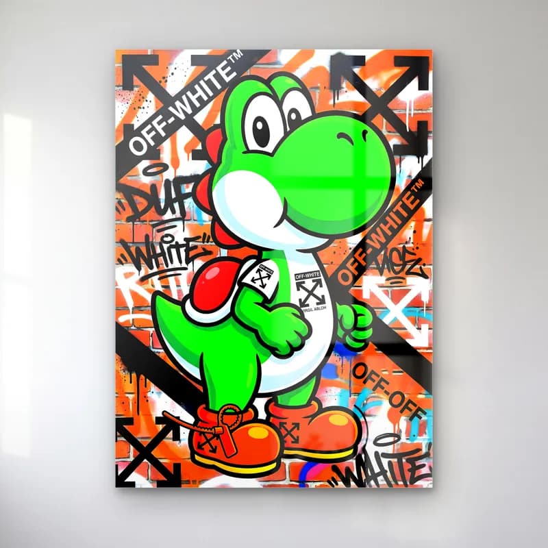 Off-White Desenli Yoshi cam tablo — Turuncu grafiti fonda Off-White yazılı bantlar arasında yeşil Yoshi