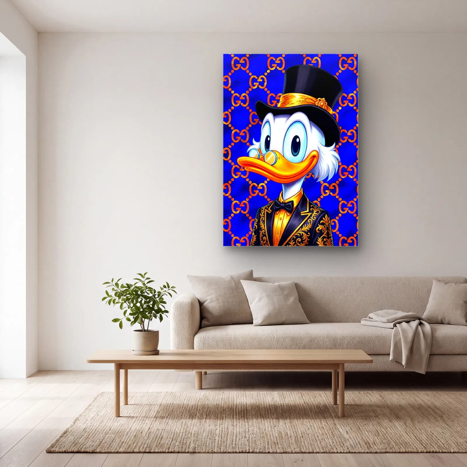 Gucci Desenli Scrooge McDuck cam tablo — açık renk salonda