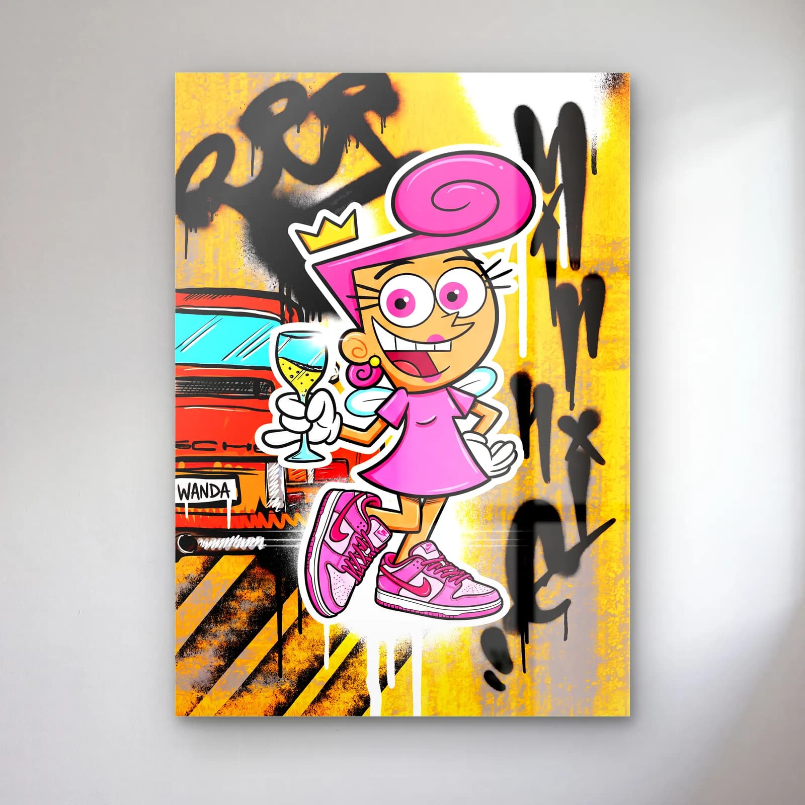 Grafiti Wanda Peri cam tablo — Sarı grafiti fonda pembe saçlı ve elbiseli Wanda elinde kadehle