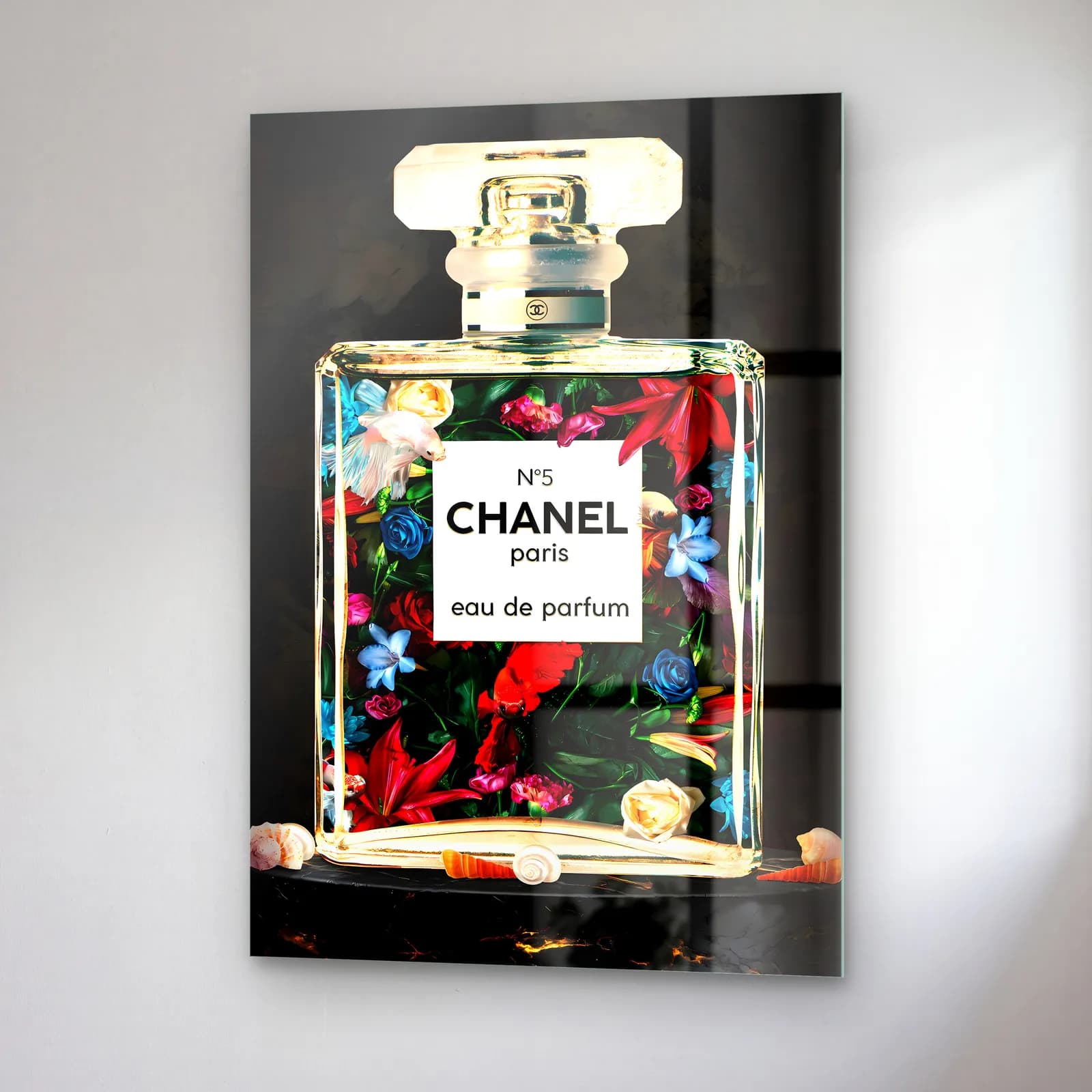 Çiçekli Chanel No 5 Parfüm Şişesi cam tablo — sağ açıdan görünüm