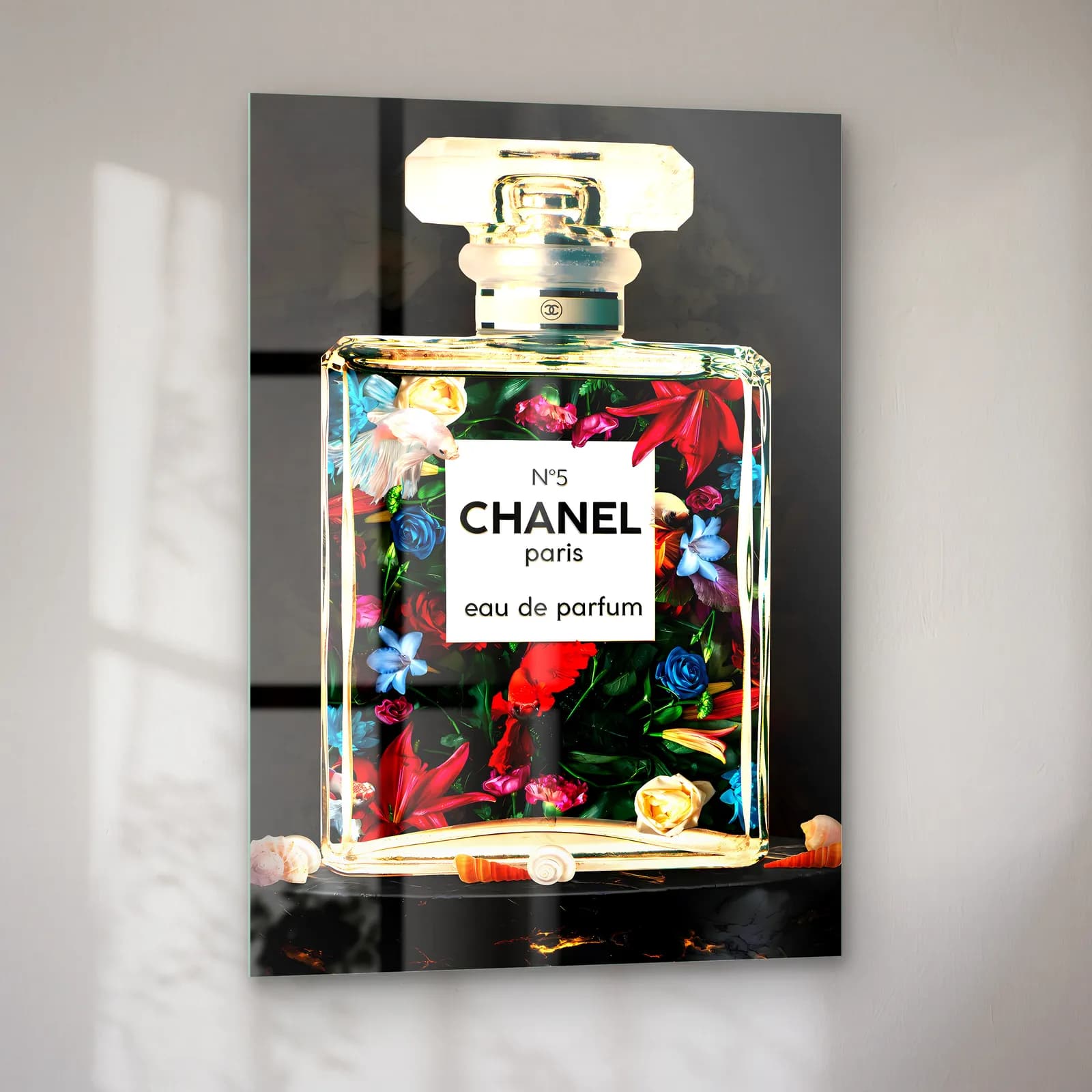 Çiçekli Chanel No 5 Parfüm Şişesi cam tablo — sol açıdan görünüm