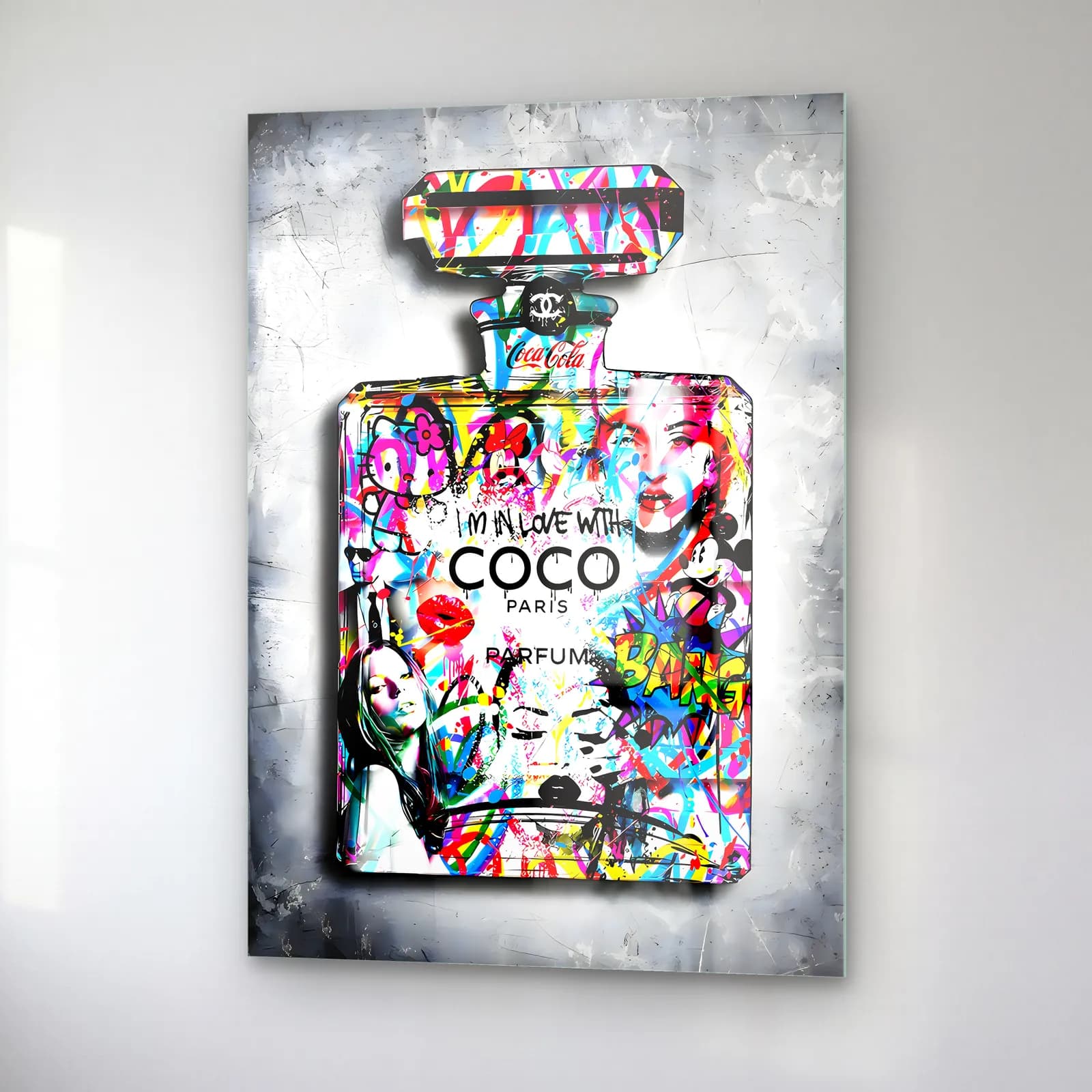 Grafiti Coco Parfüm Şişesi cam tablo — sağ açıdan görünüm