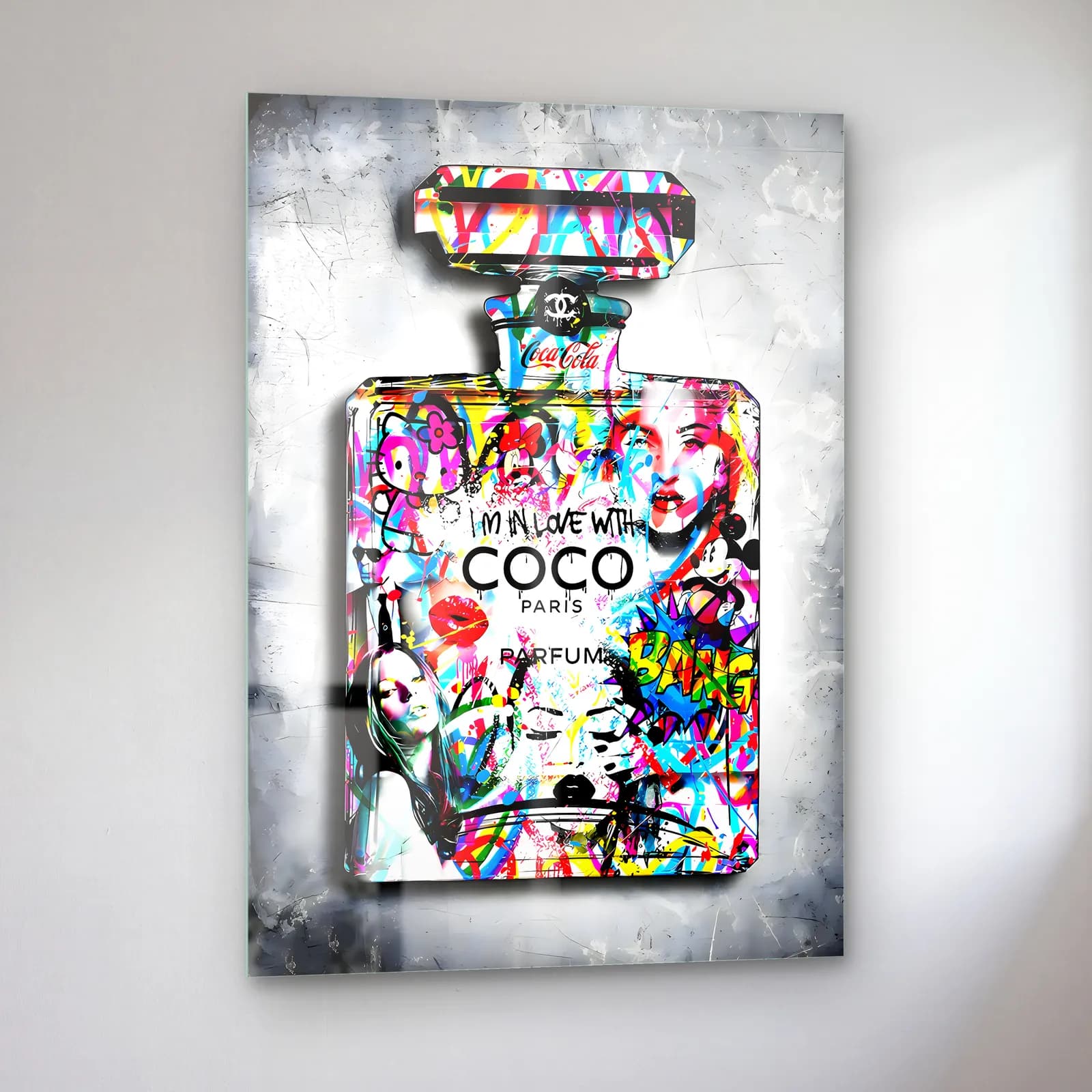 Grafiti Coco Parfüm Şişesi cam tablo — sol açıdan görünüm