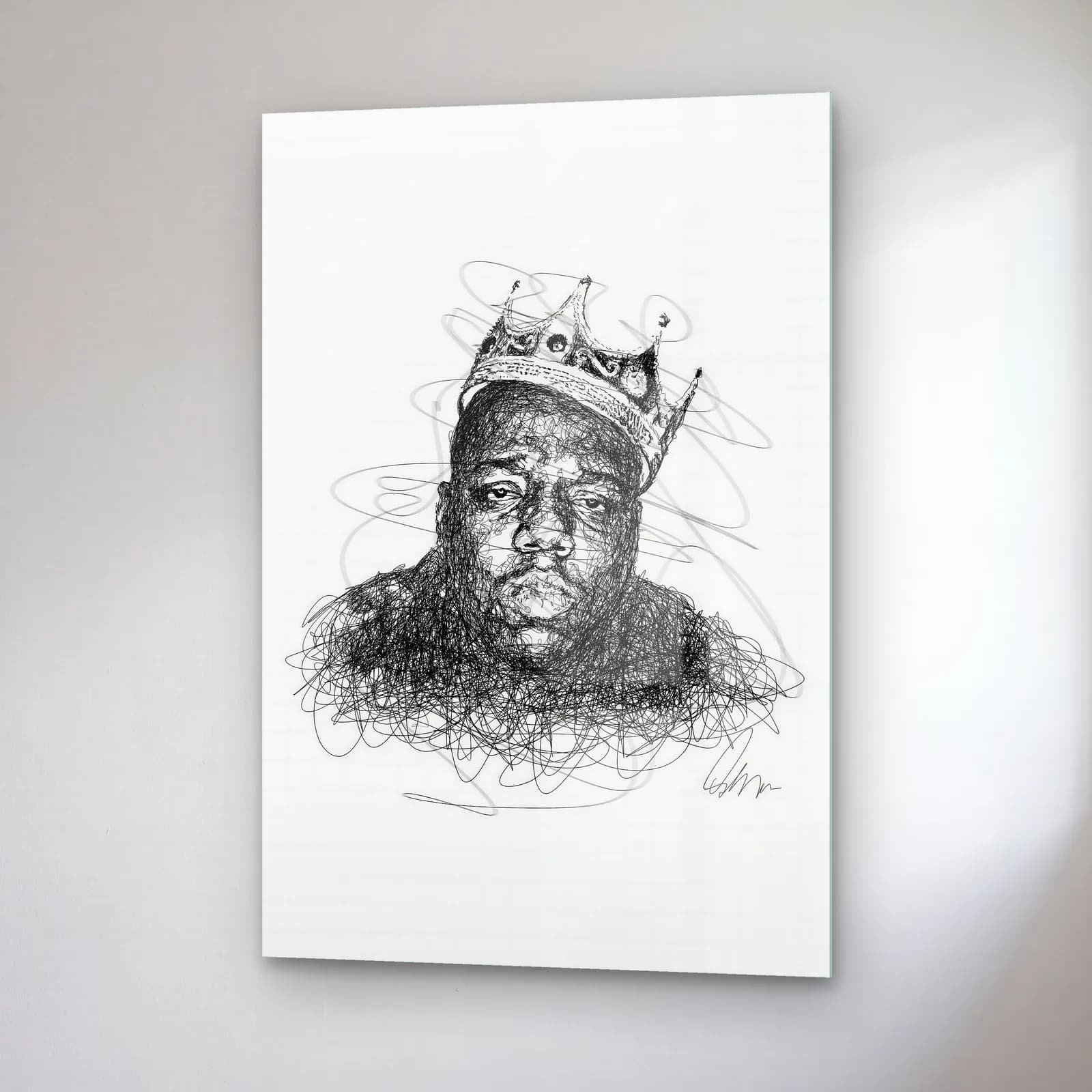 Taçlı Notorious B.I.G. Karakalem cam tablo — sağ açıdan görünüm
