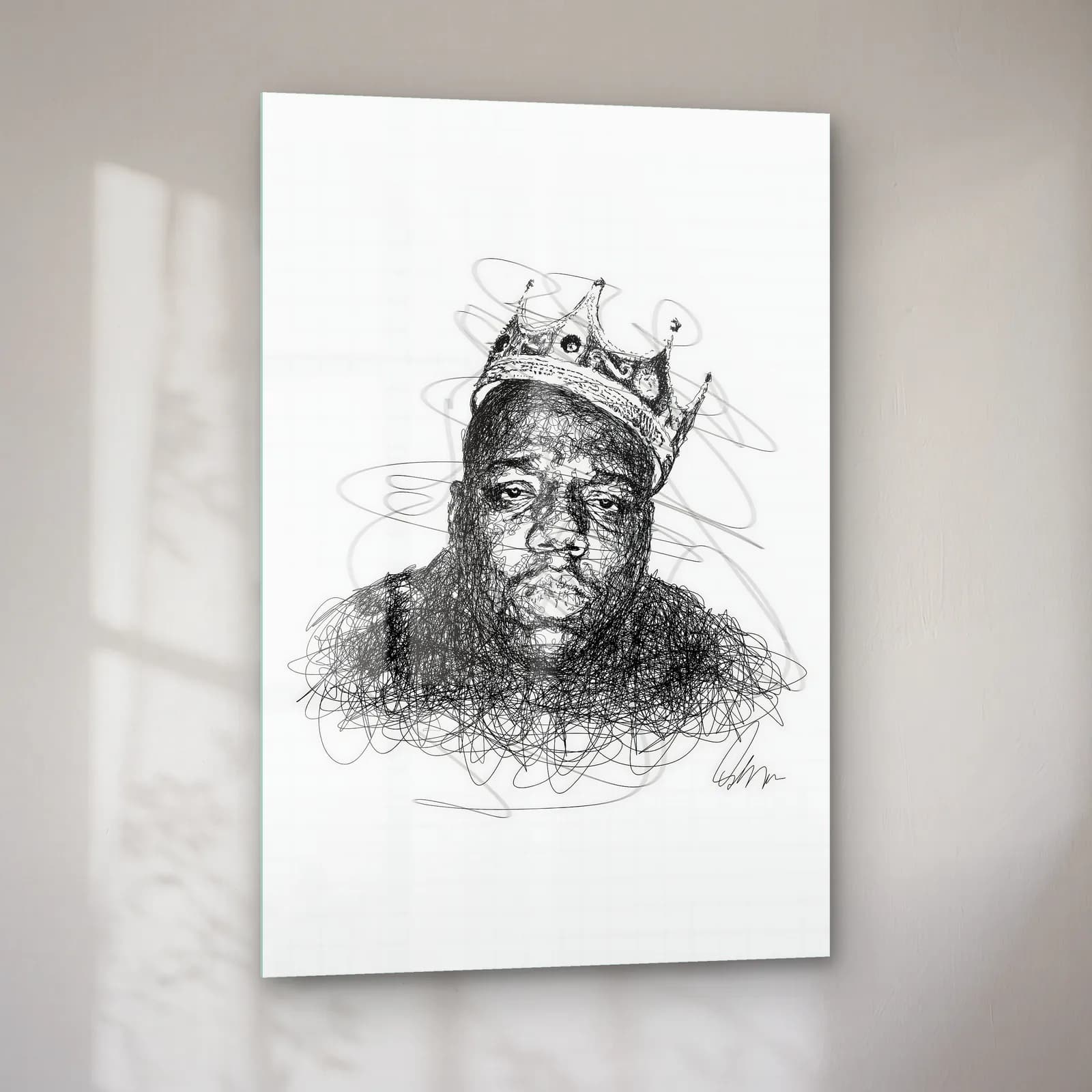 Taçlı Notorious B.I.G. Karakalem cam tablo — sol açıdan görünüm