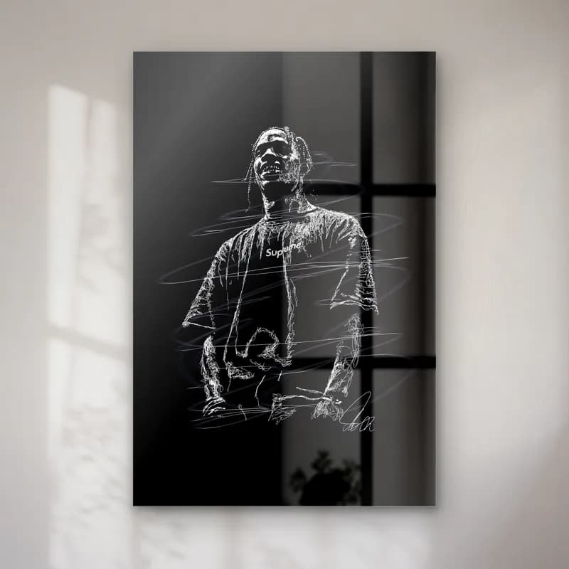 Karakalem Travis Scott Portresi cam tablo — Siyah zeminde örgülü saçlı rapçinin beyaz çizgilerle portresi