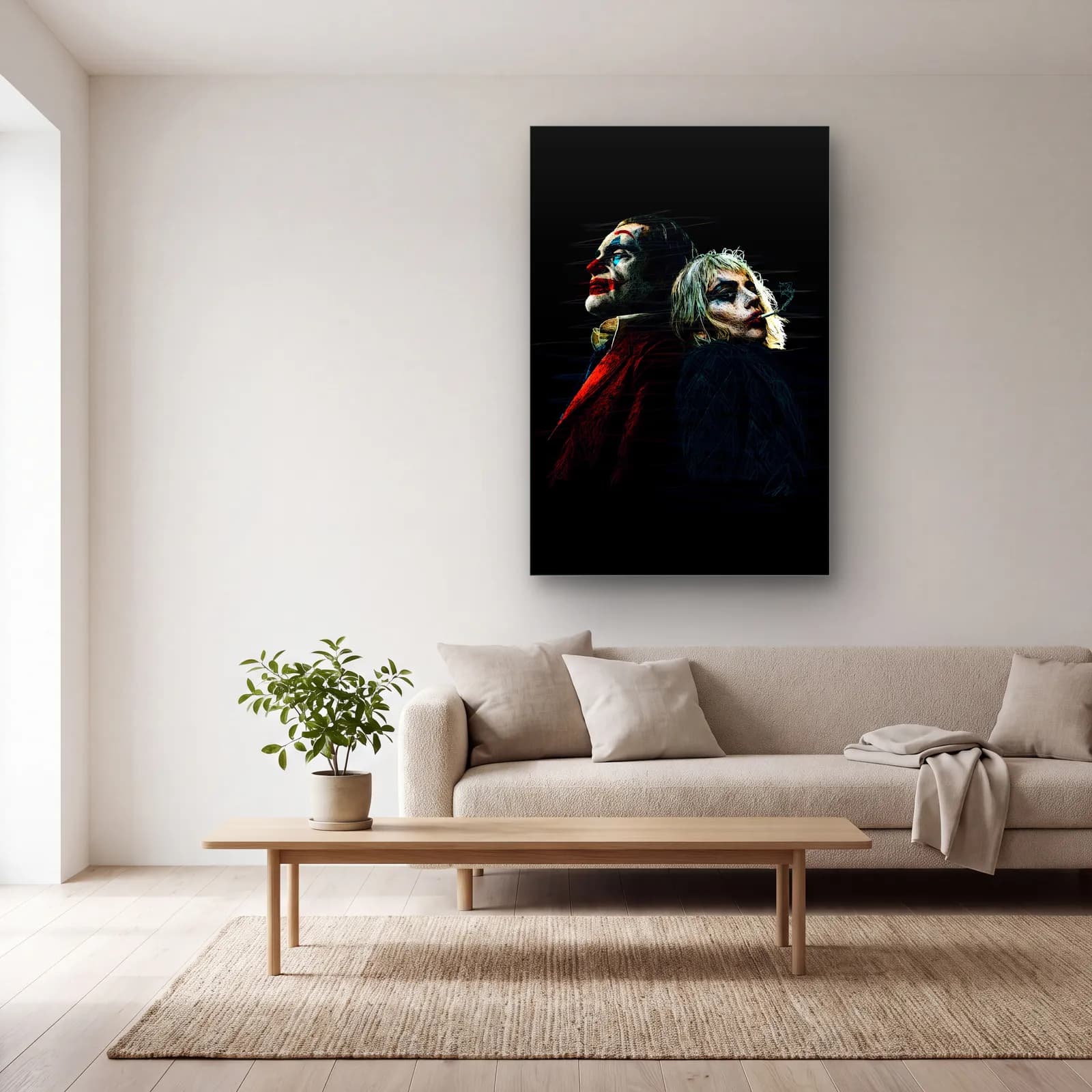 Joker ve Harley Quinn cam tablo — açık renk salonda