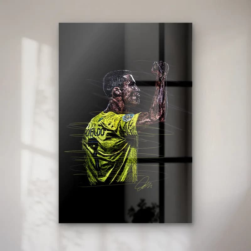 Sarı Formalı Cristiano Ronaldo cam tablo — Siyah zeminde sarı formalı Cristiano Ronaldo'nun yumruğunu kaldırdığı karalama çizimi