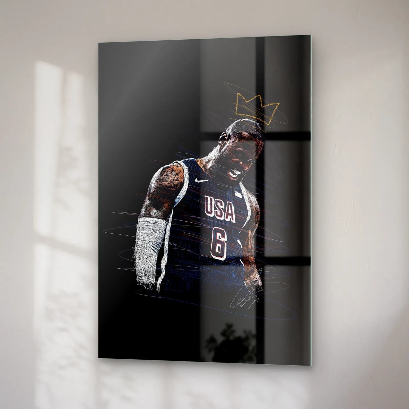 Taçlı LeBron James USA cam tablo — sağ açıdan görünüm