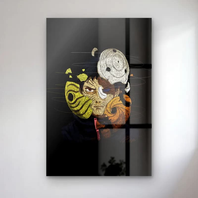 Naruto Obito Maskeli Kompozisyon cam tablo — Siyah zeminde turuncu spiral maske ve anime karakterlerinden oluşan renkli çizim