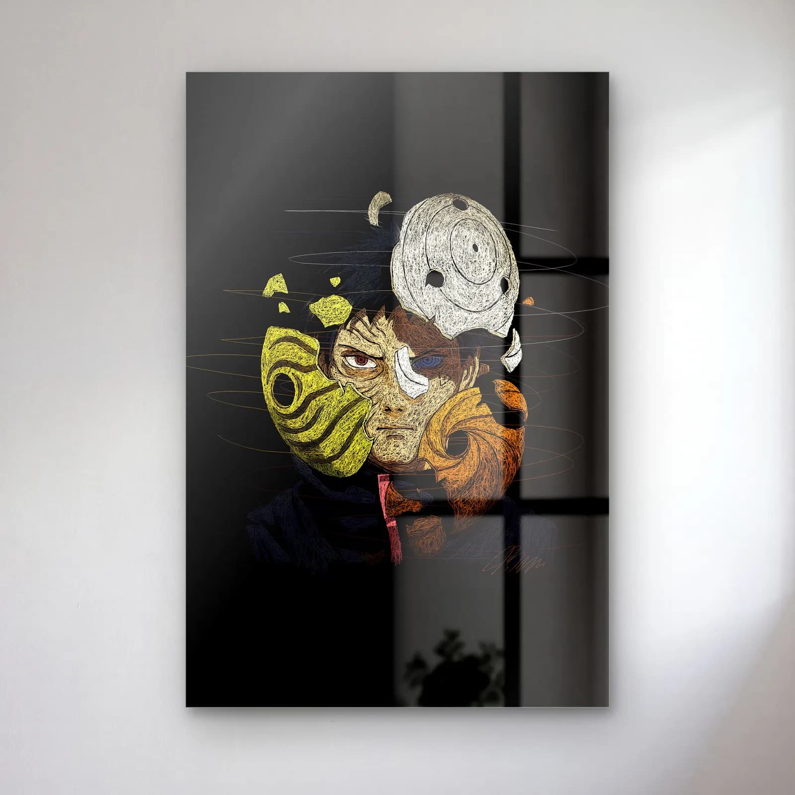 Naruto Obito Maskeli Kompozisyon cam tablo — Siyah zeminde turuncu spiral maske ve anime karakterlerinden oluşan renkli çizim