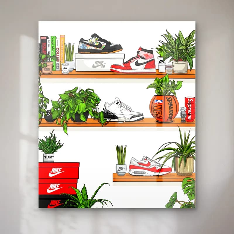 Bitkili Sneaker Koleksiyon Rafı cam tablo — Beyaz zeminde ahşap raflarda sneakerlar, kitaplar ve yeşil saksı bitkileri çizimi