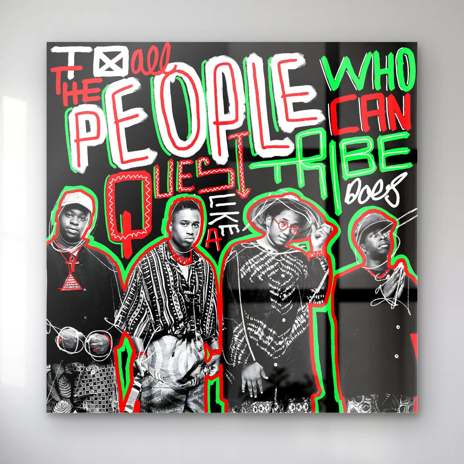 A Tribe Called Quest Grafiti cam tablo — Siyah zeminde renkli People yazısı altında dört kişilik hip hop grubunun portresi