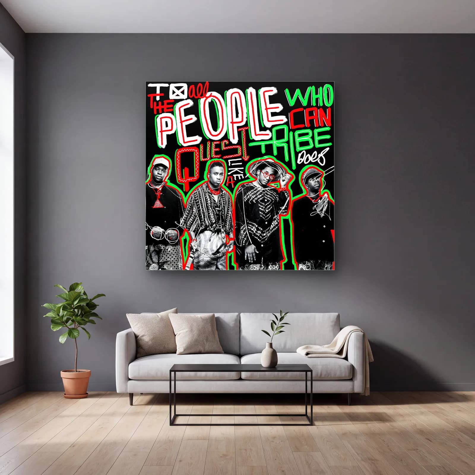 A Tribe Called Quest Grafiti cam tablo — gri duvarlı salonda