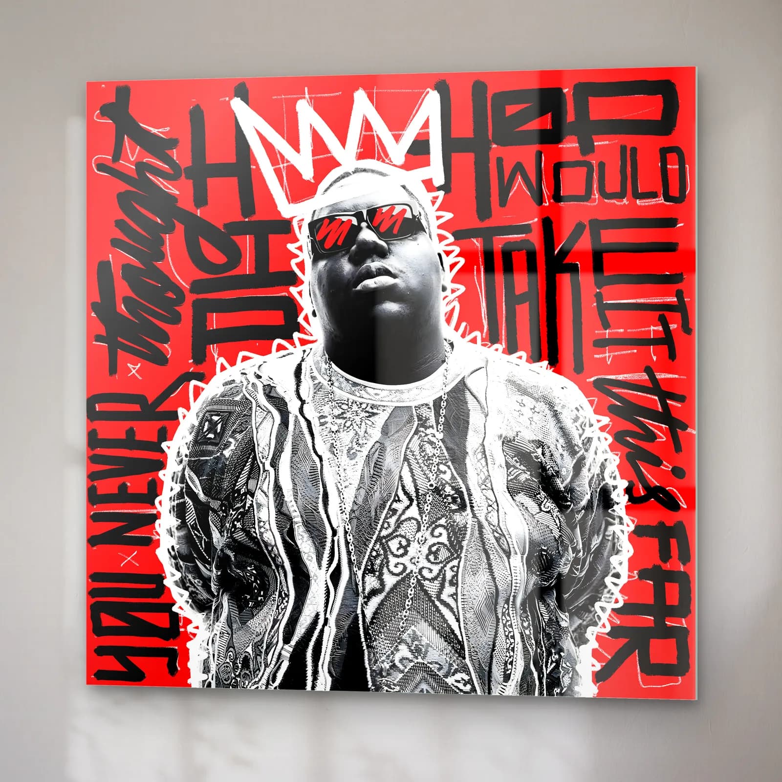 Taçlı Notorious B.I.G. cam tablo — sağ açıdan görünüm