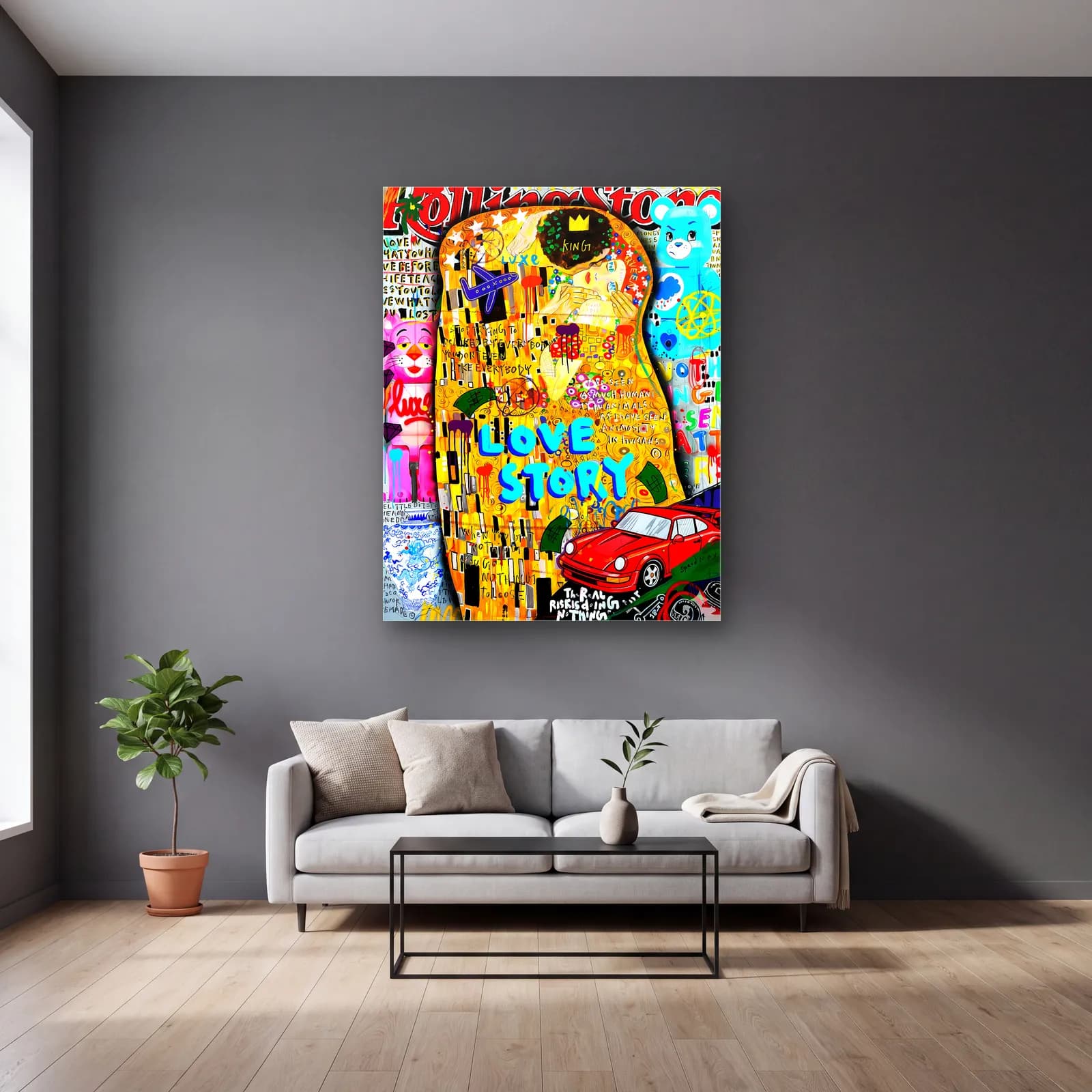 Klimt Öpücük Love Story cam tablo — gri duvarlı salonda