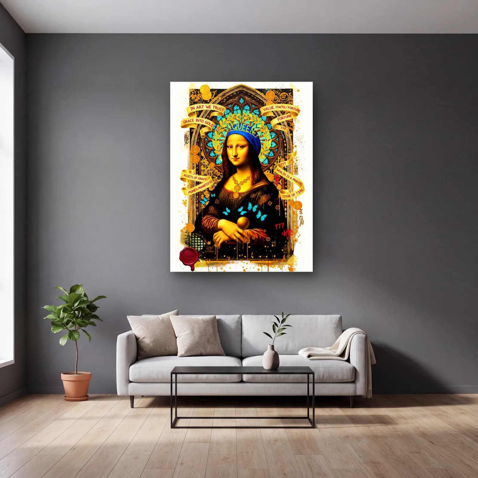 Kraliçe Mona Lisa cam tablo — gri duvarlı salonda