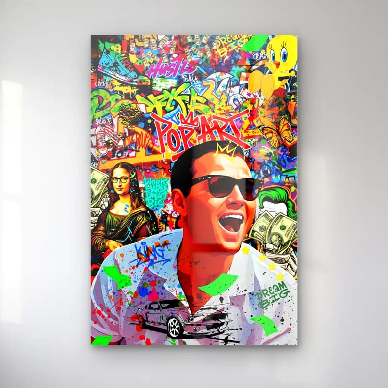 Pop Art Wall Street Kurdu cam tablo — Grafiti zeminde güneş gözlüklü gülen adam, paralar ve Mona Lisa detayı