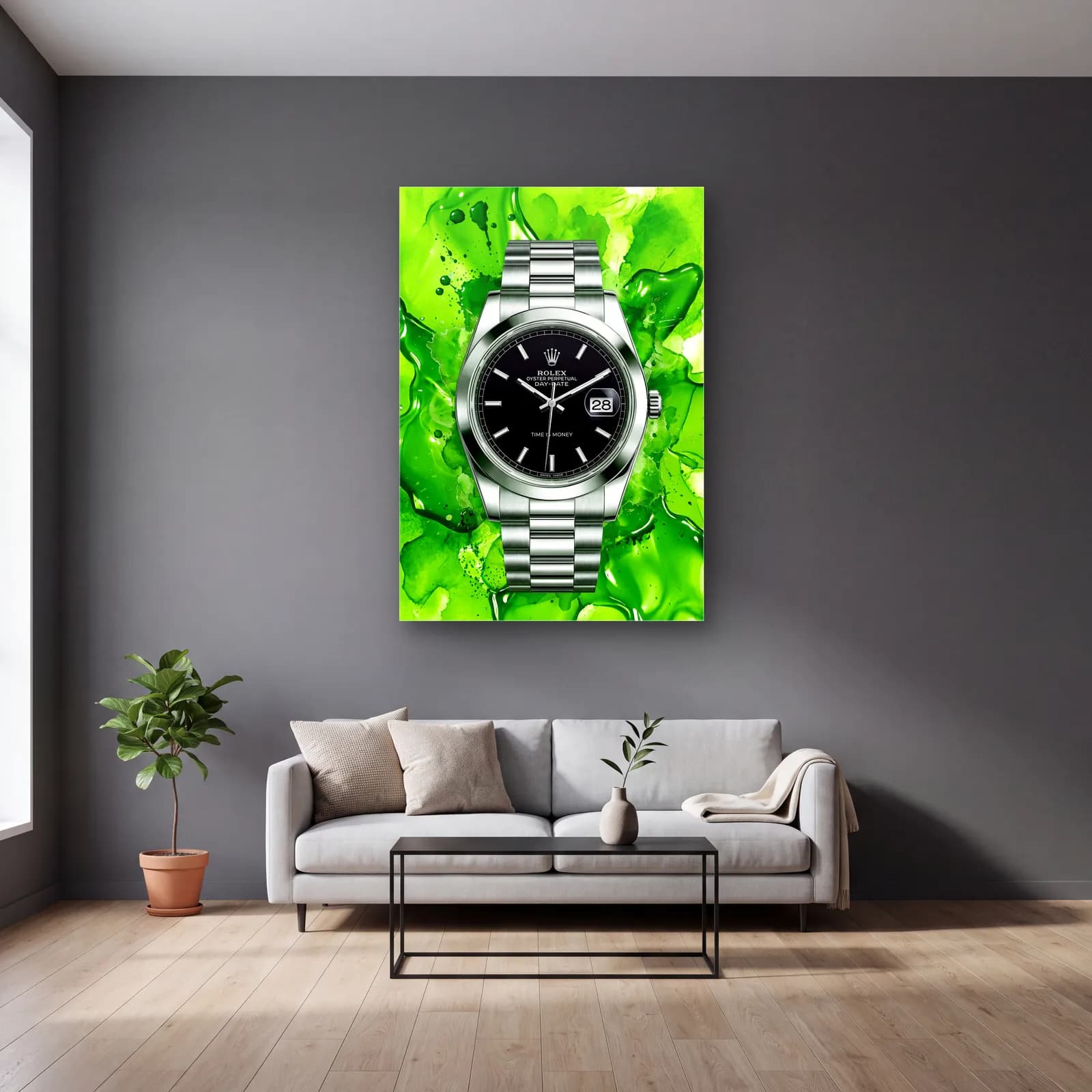 Yeşil Akışkan Rolex Datejust cam tablo — gri duvarlı salonda