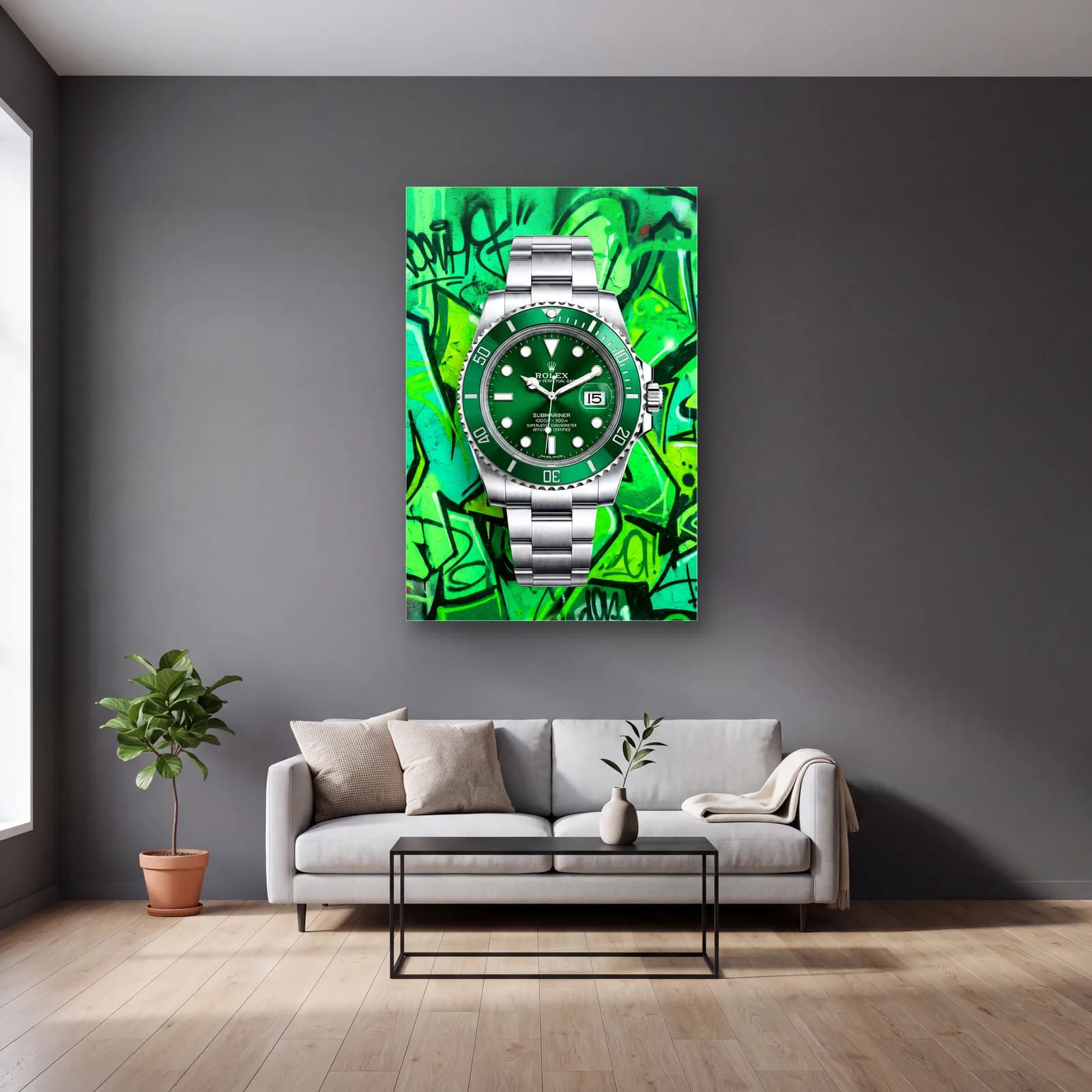 Yeşil Grafiti Rolex Submariner cam tablo — gri duvarlı salonda
