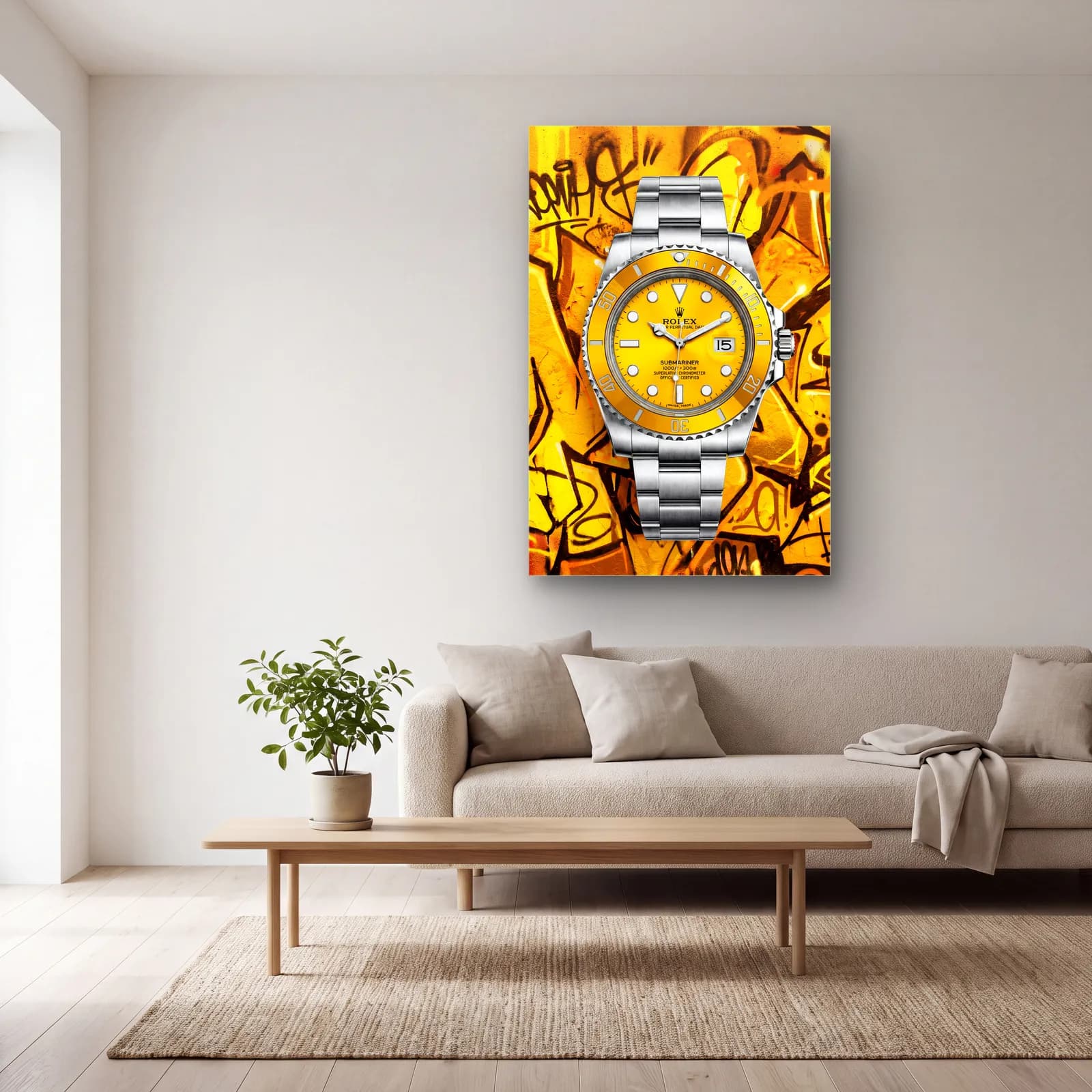 Sarı Grafiti Rolex Submariner cam tablo — açık renk salonda