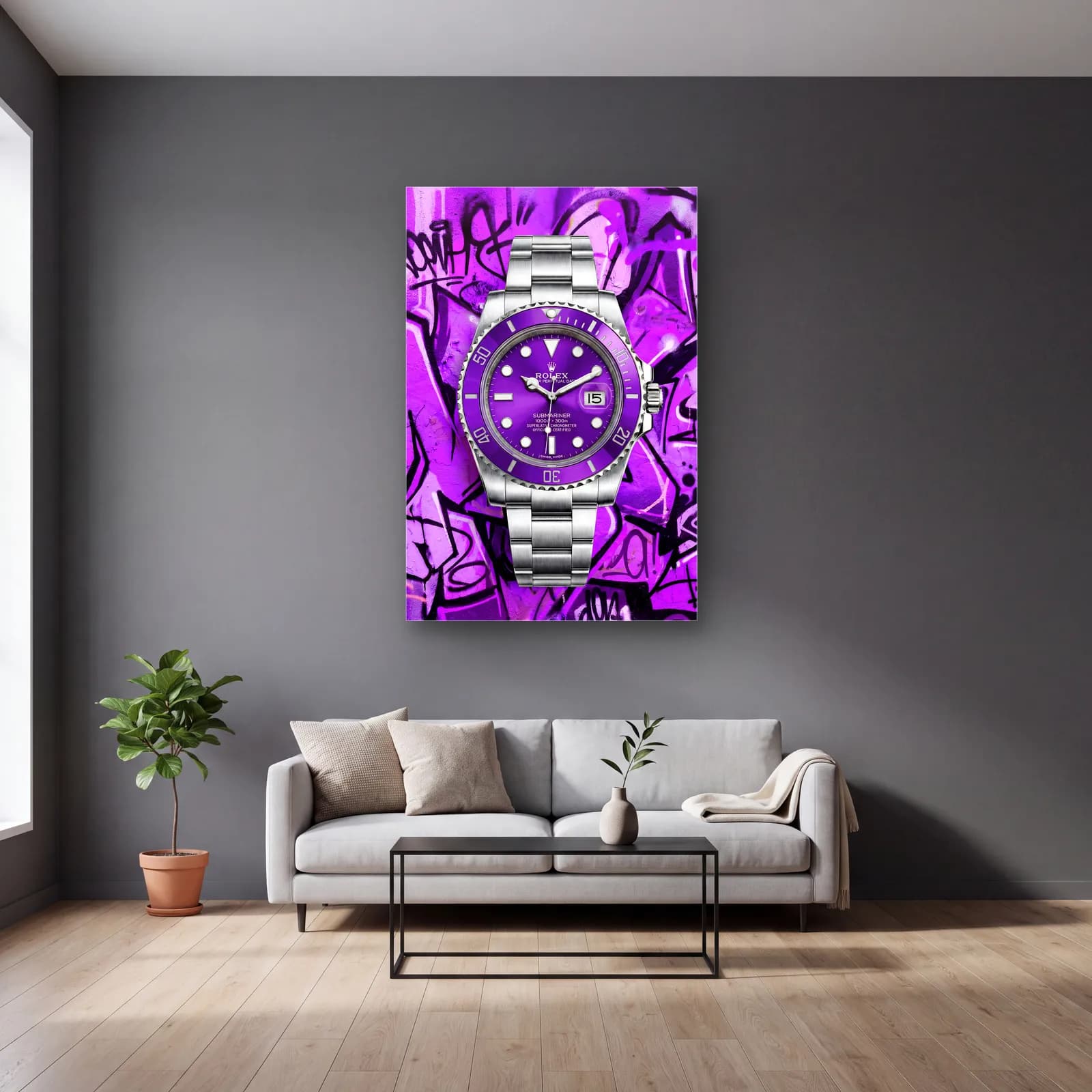 Mor Grafiti Rolex Submariner cam tablo — gri duvarlı salonda