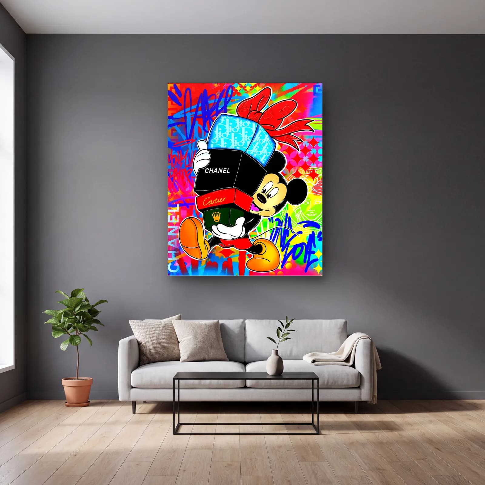 Chanel Kutulu Grafiti Mickey Mouse cam tablo — gri duvarlı salonda