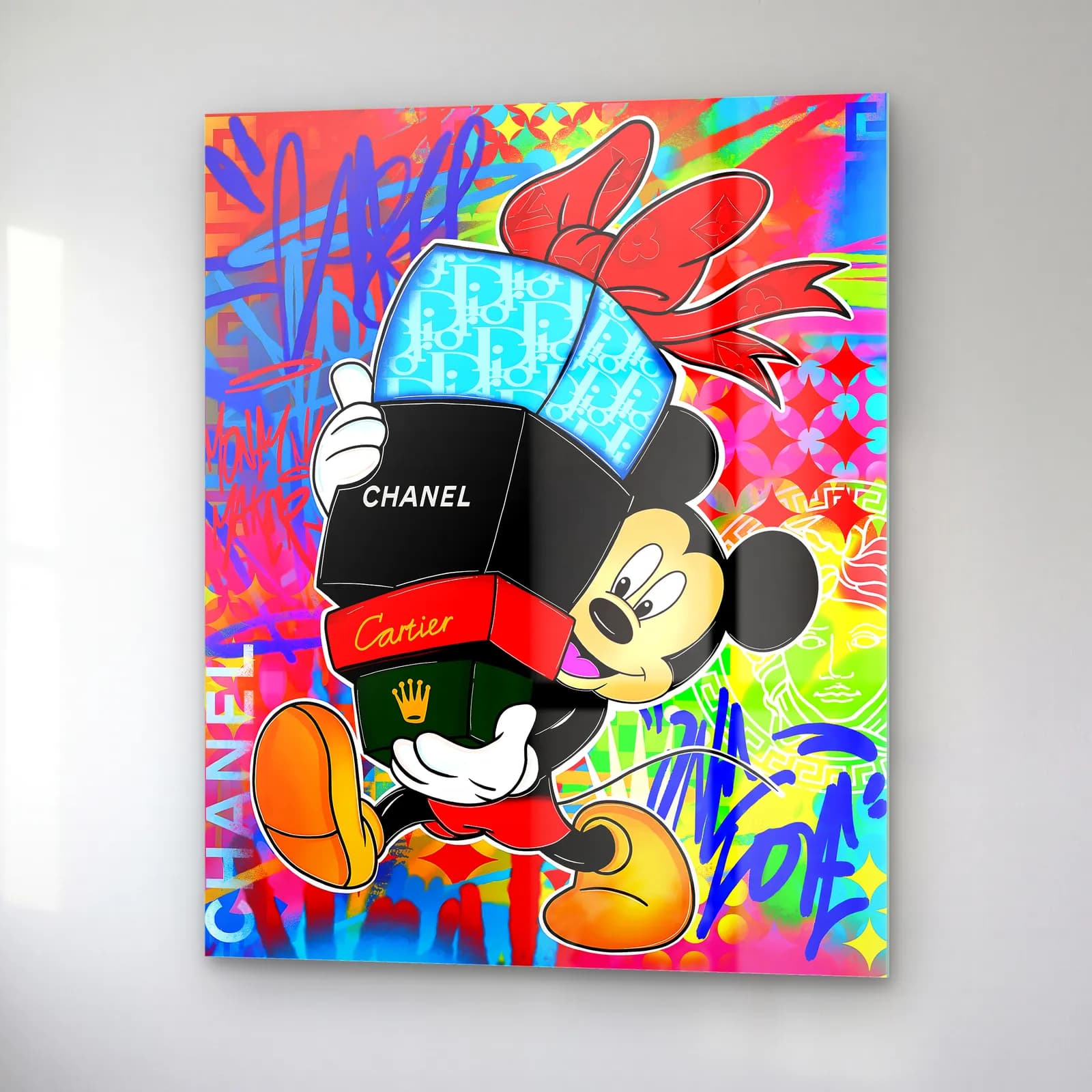 Chanel Kutulu Grafiti Mickey Mouse cam tablo — sağ açıdan görünüm