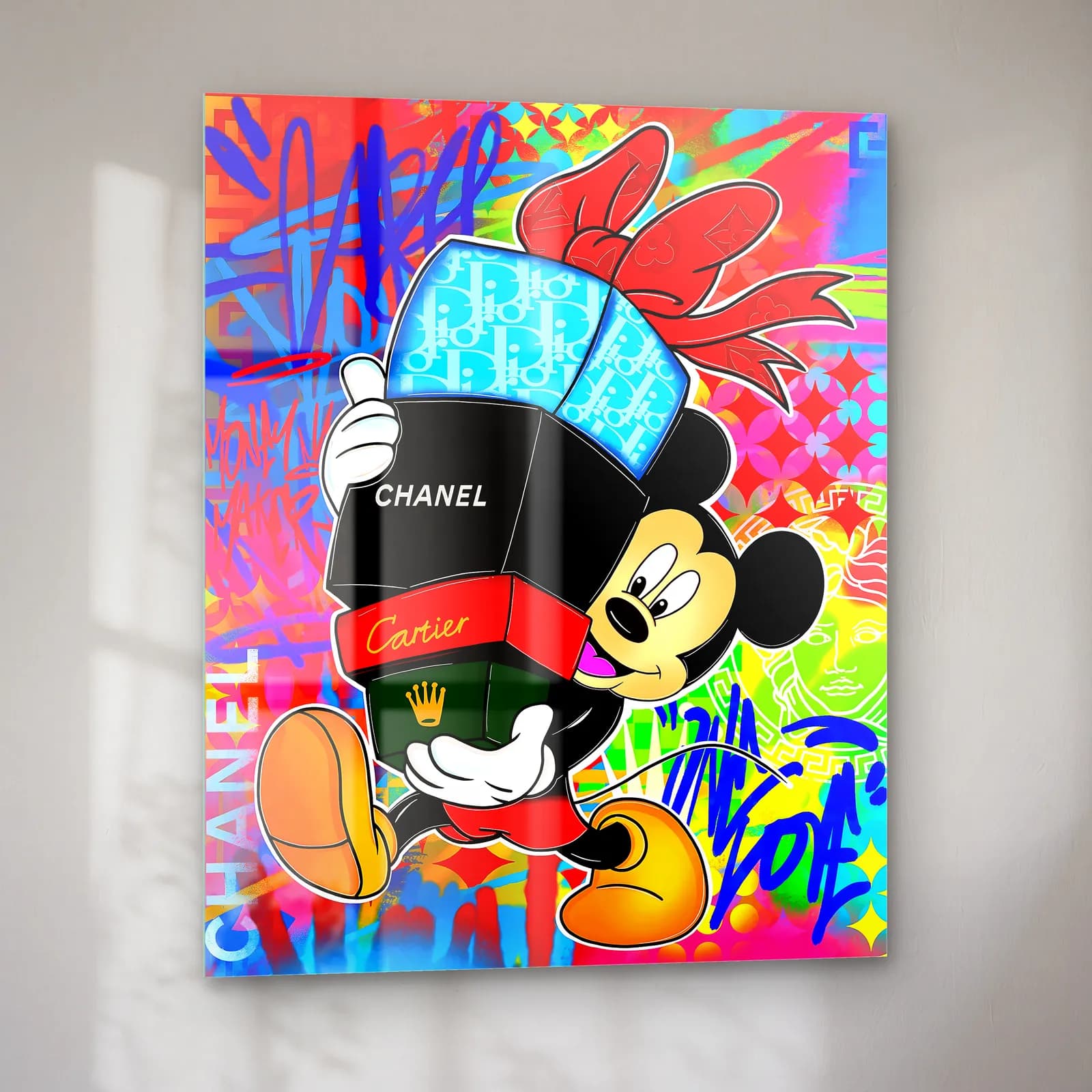 Chanel Kutulu Grafiti Mickey Mouse cam tablo — sol açıdan görünüm