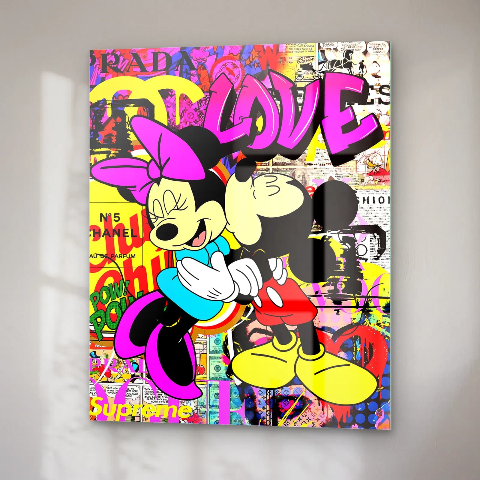 Love Minnie ve Mickey cam tablo — sağ açıdan görünüm