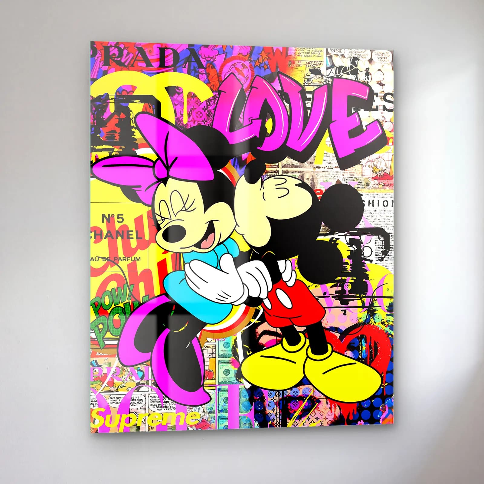 Love Minnie ve Mickey cam tablo — sol açıdan görünüm