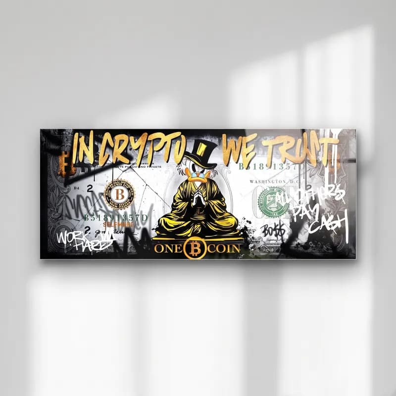 In Crypto We Trust Bitcoin cam tablo — Grafiti yazılı dolar banknotu üzerinde altın bitcoin ve meditasyon yapan figür