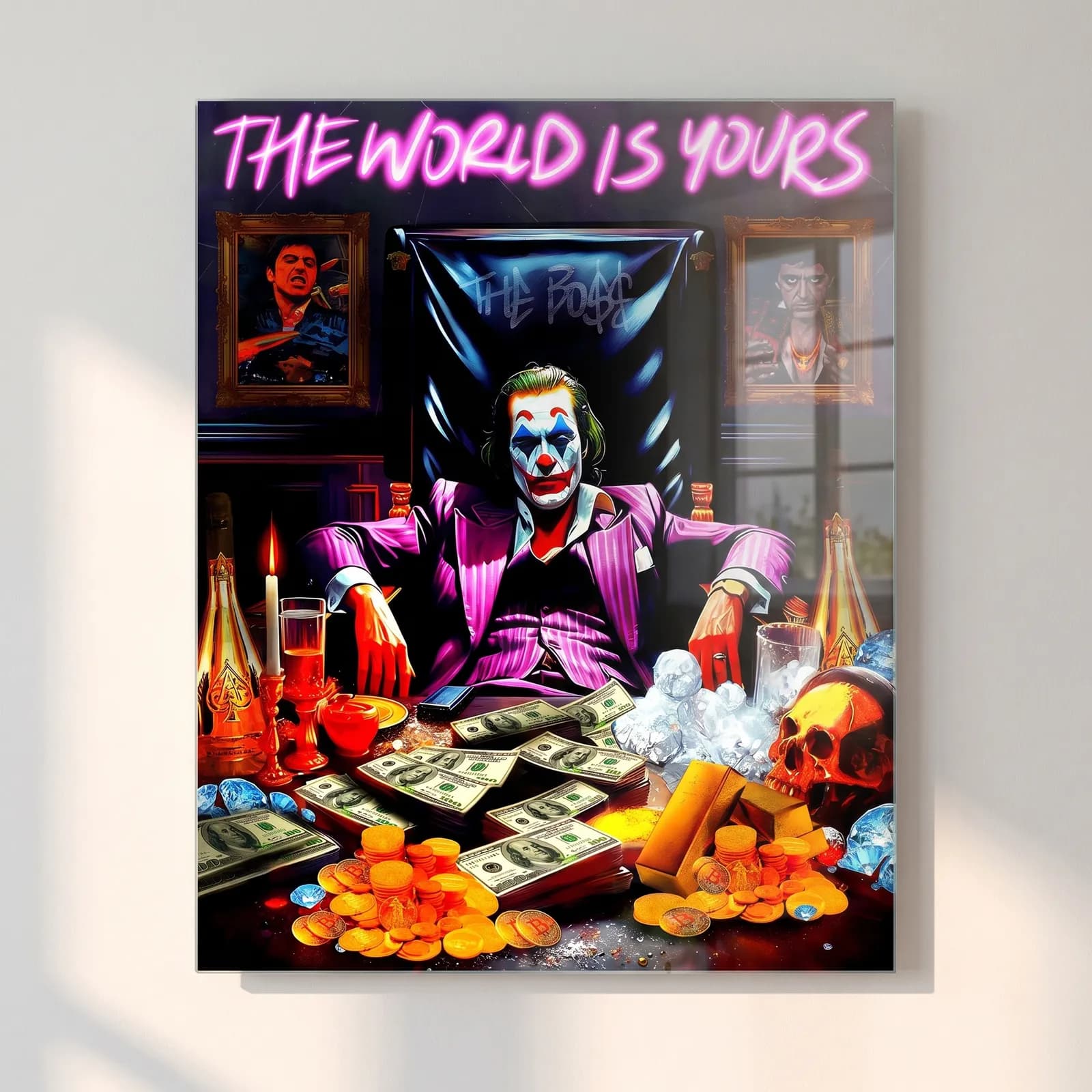 Joker The World Is Yours cam tablo — Neon yazı altında koltukta oturan Joker, önünde dolar desteleri ve altınlar